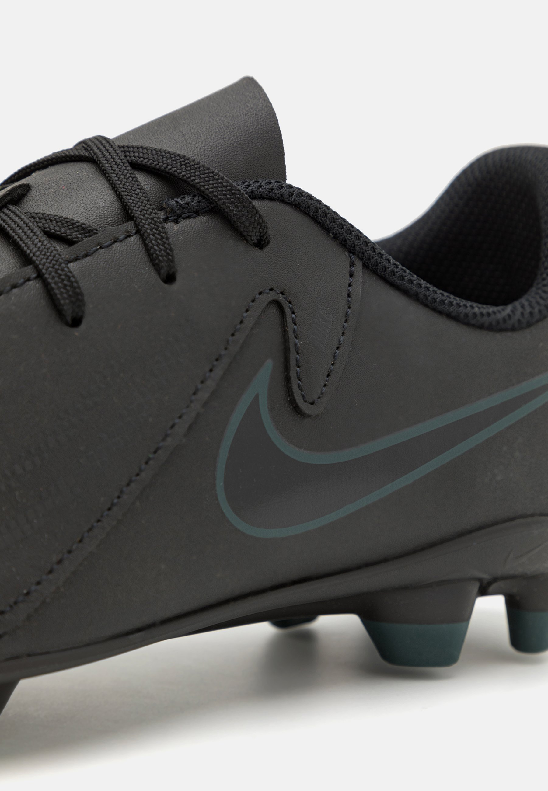 Chaussures de football Nike Performance JR PHANTOM GX II CLUB UNISEXE - Terrain ferme - Noir/Gris jungle