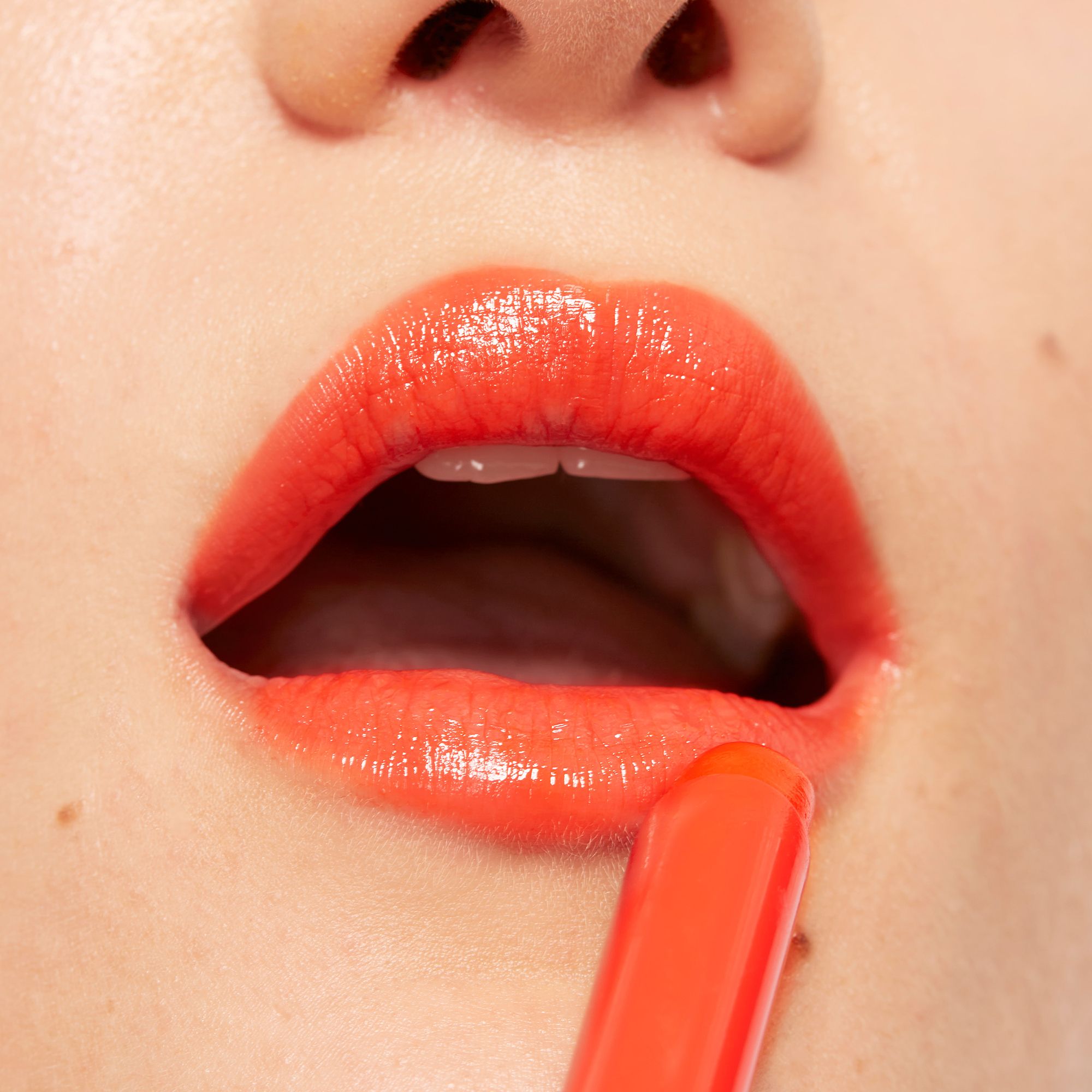 Течни кармини за усне „The Color Lip Glow“
