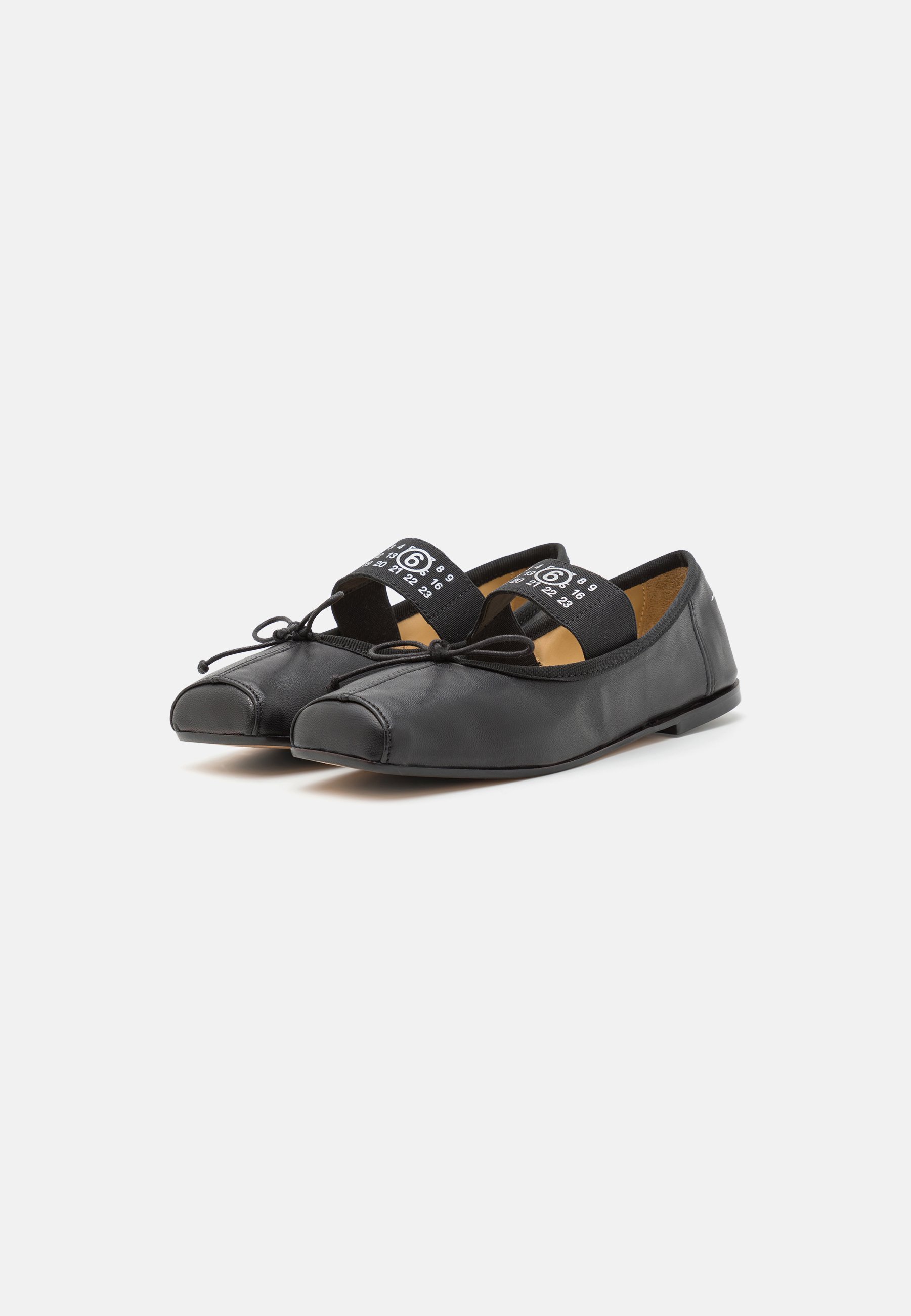 MM6 Maison Margiela ballerinasko med ankelrem - svart