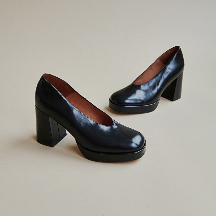 Escarpins à bouts carrés et plateformes  en cuir vieilli noir