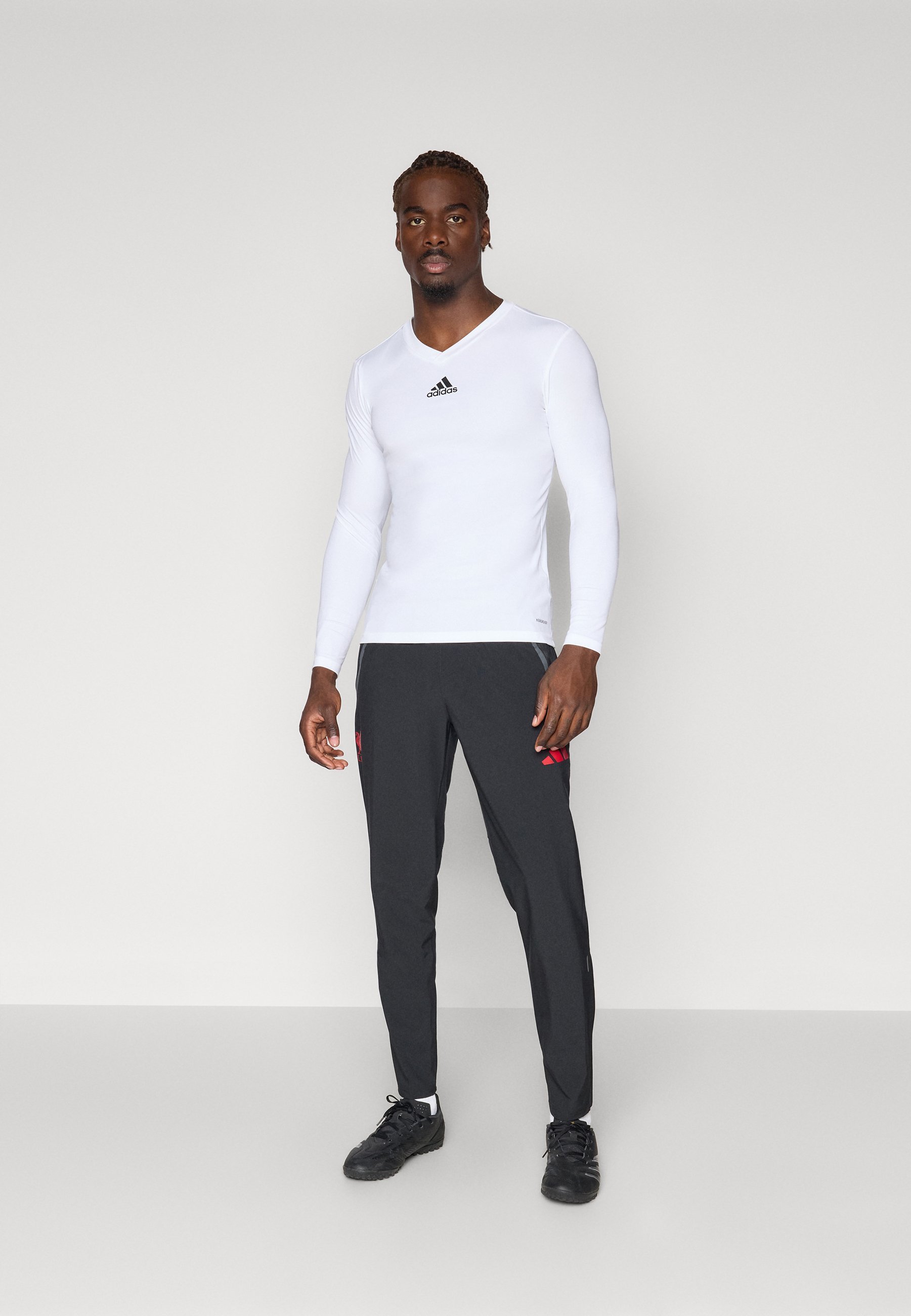 adidas Performance LIVERPOOL FC TIRO 25 COMPETITION VIS TECH TRAVEL PANTS - Clubkleding - zwart/aardbeirood