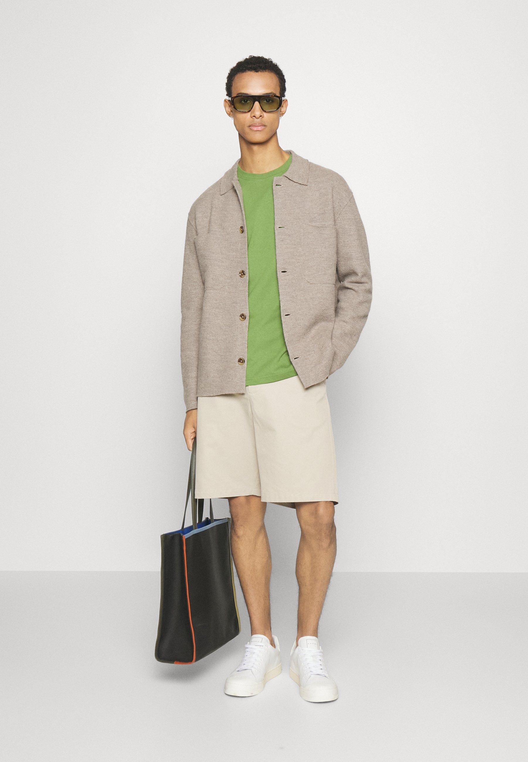 NN.07 JONAS - Srajca - kaki