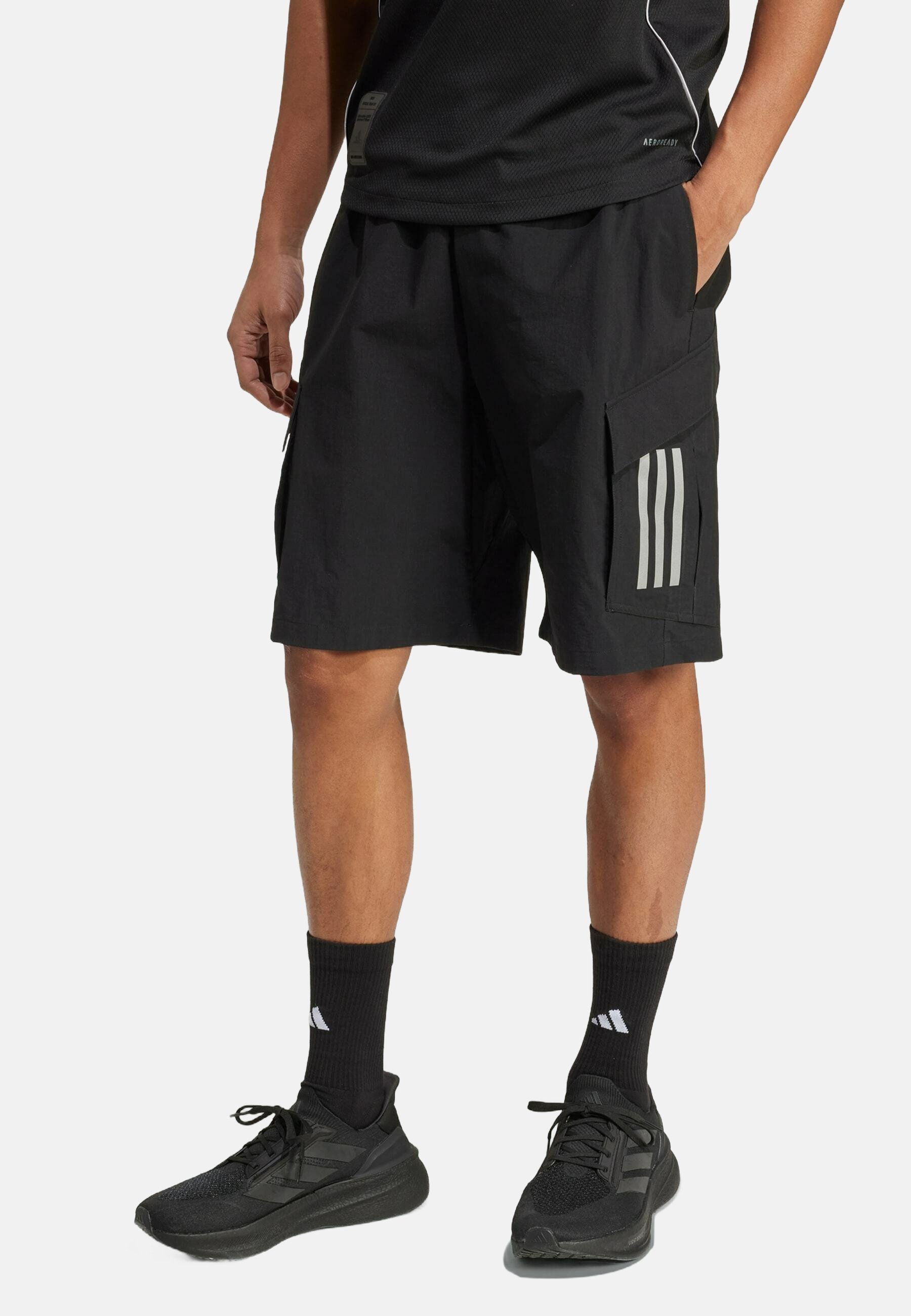 adidas Originals AMG PETRONAS FORMULA ONE MECHANICS - Short - noir argenté réfléchissant