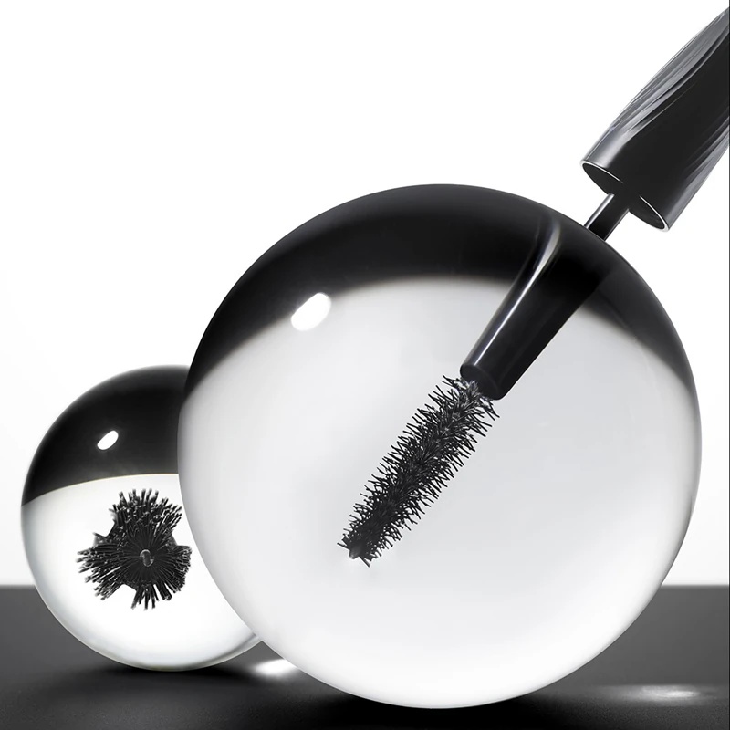 Maskara Estée Lauder Turbo Lash zgosti, privije in loči trepalnice