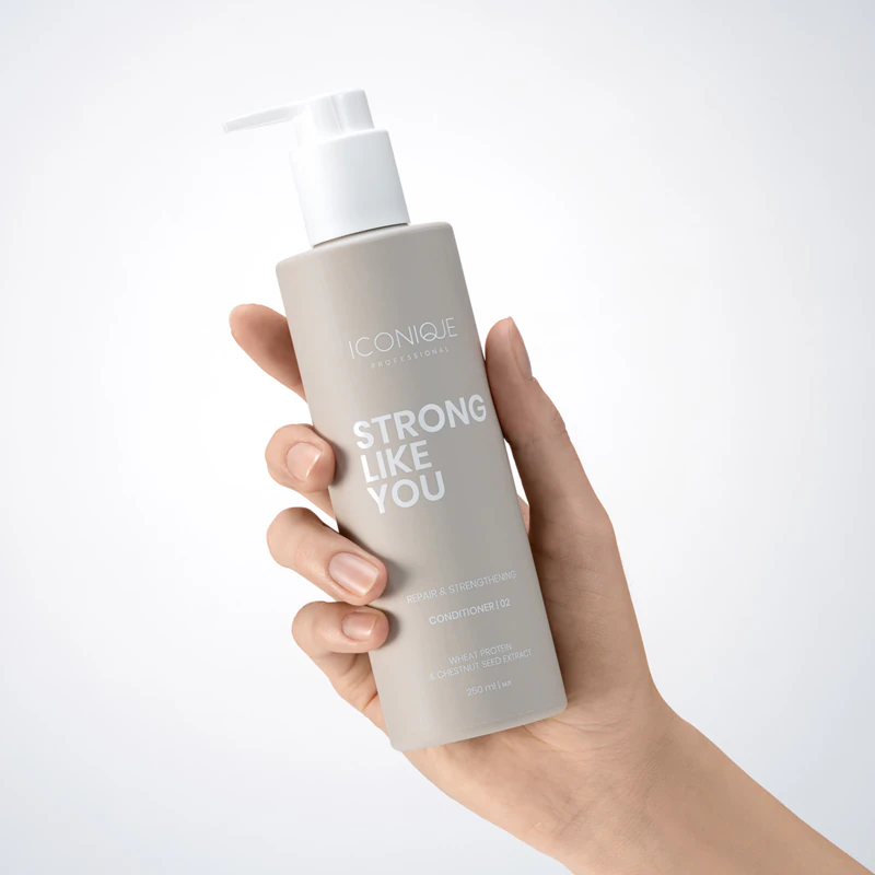 Condicionador reparador e fortalecedor ICONIQUE Professional STRONG LIKE YOU para cabelos danificados.