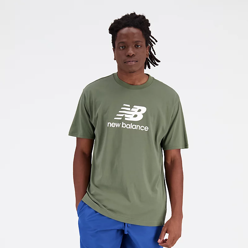 Męska koszulka med krótkim rękawem Essentials Stacked Logo med bawełny – GŁĘBOKA OLIWKOWA ZIELEŃ