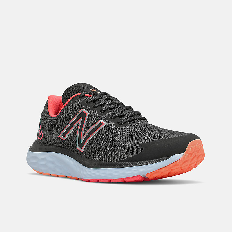 Fresh Foam 680v7 pentru femei – negru cu o notă vibrantă de coral și citrice