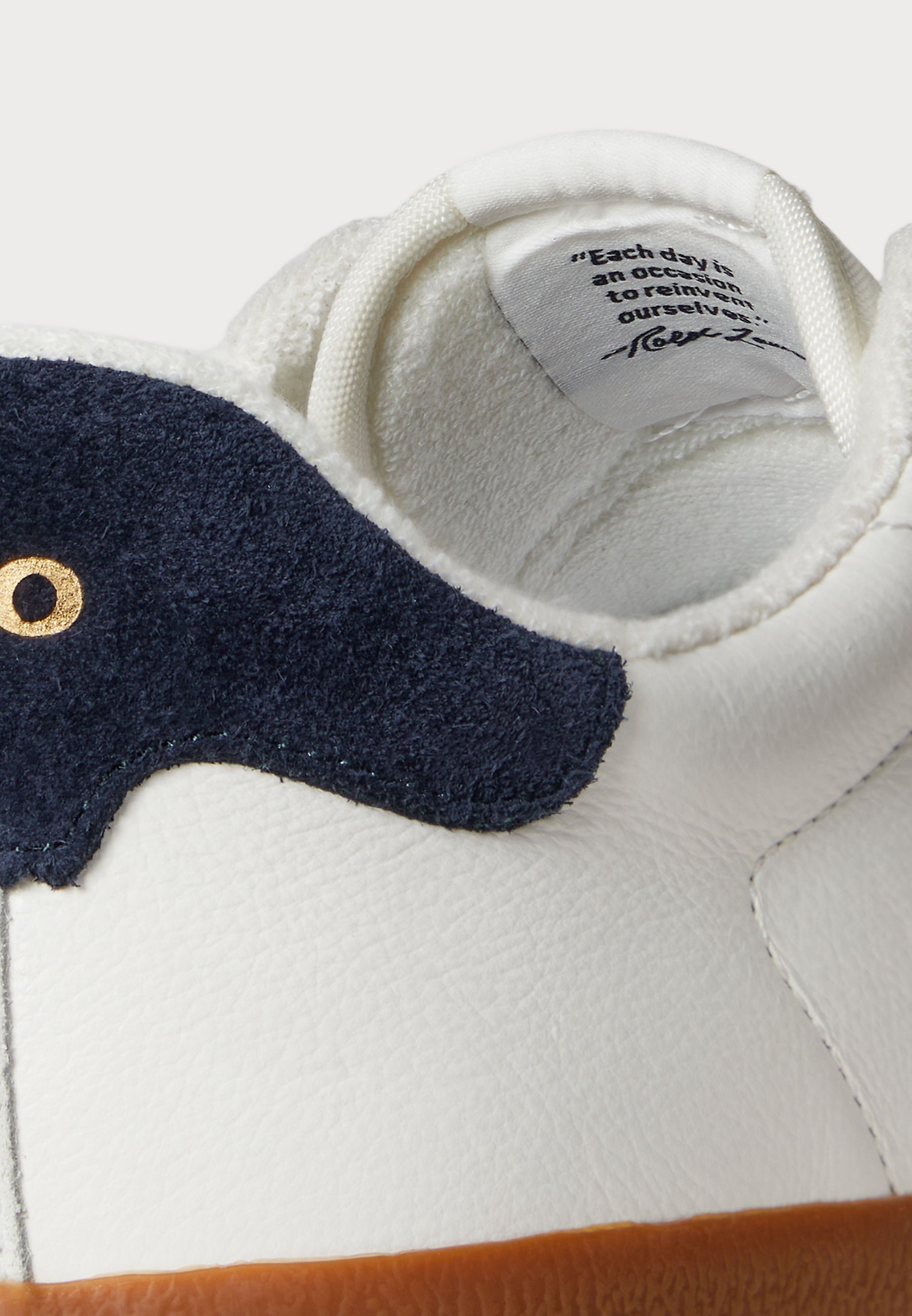 Polo Ralph Lauren COURT VULC LEATHER-SUEDE SNEAKER UNISEX - Sneakers - bianco/blu navy effetto legno