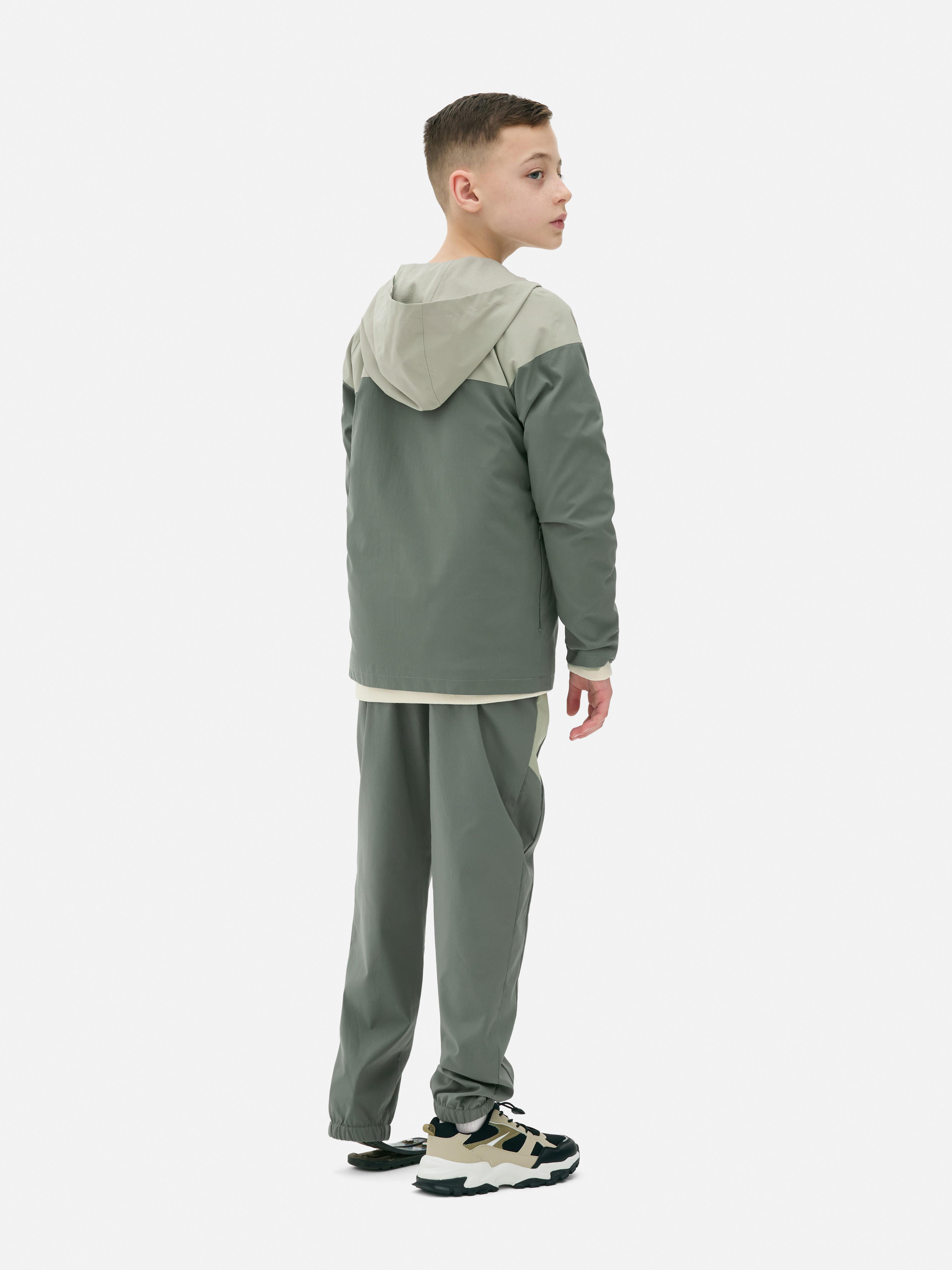 Jachetă sport color-block O jachetă sport cu glugă și fermoar frontal