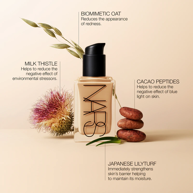 base NARS Light Reflecting™ é uma base radiante que proporciona um aspecto natural.