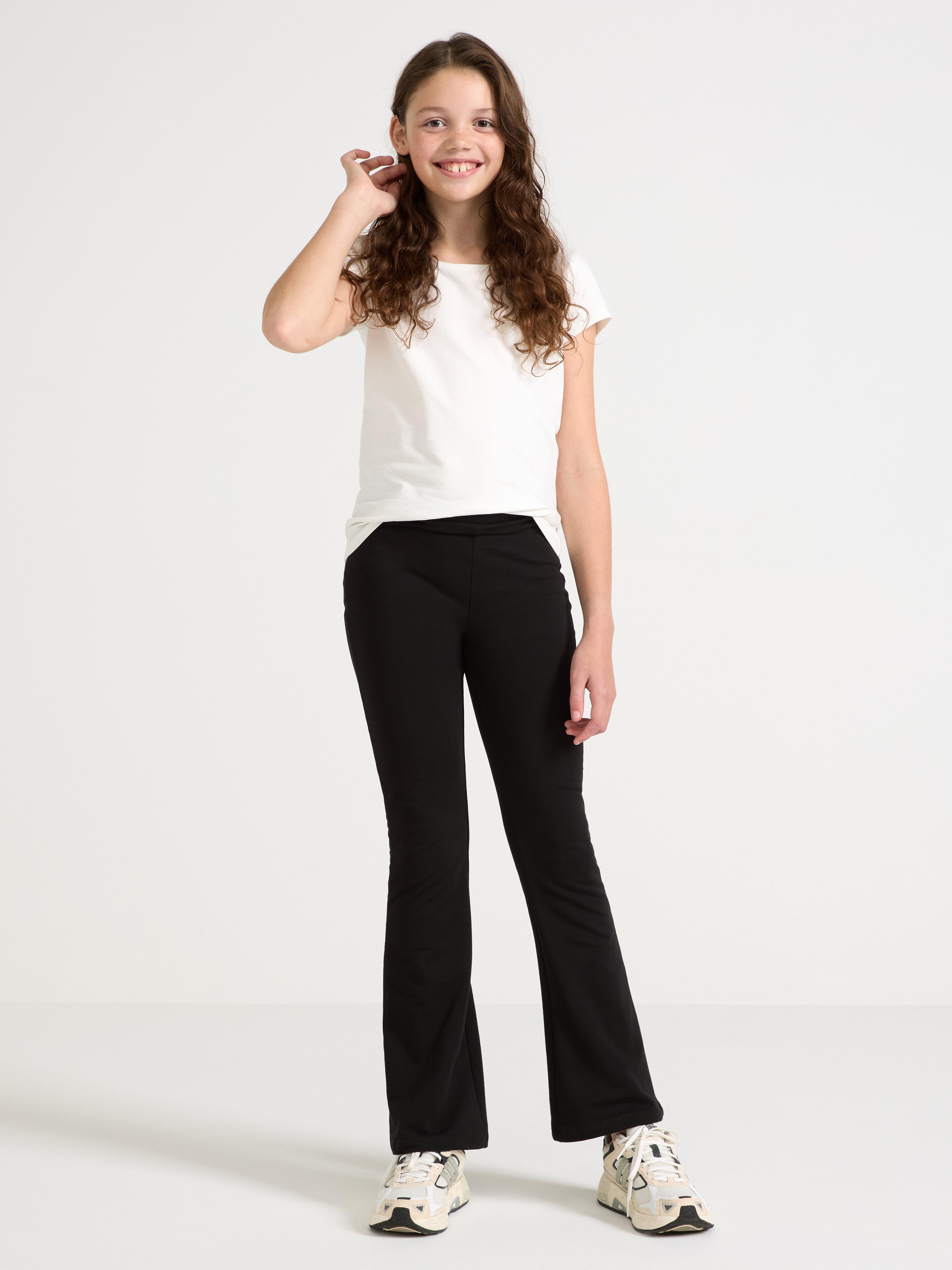Calça legging flare com interior escovado, preta.