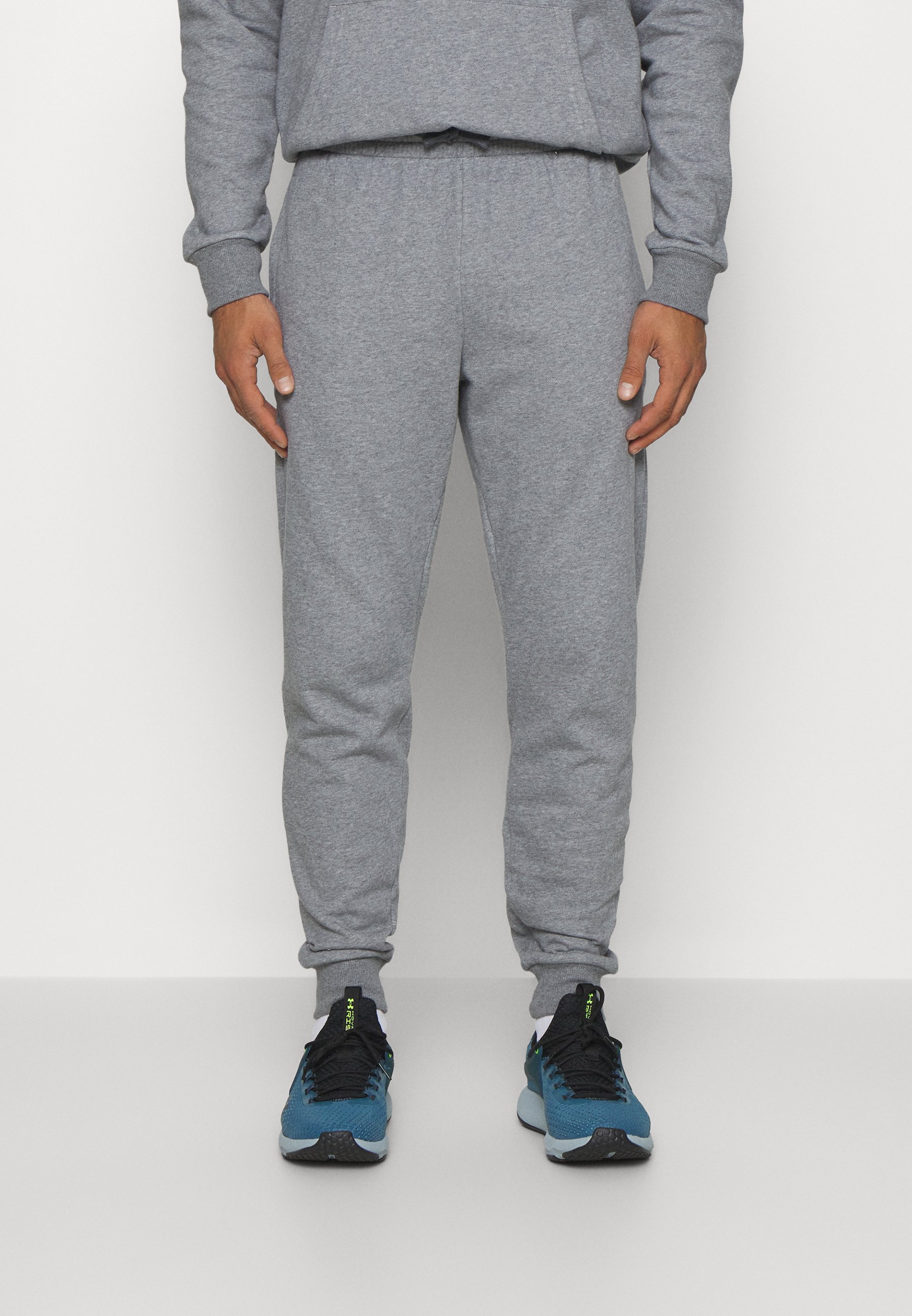 Pantaloni da tuta Under Armour RIVAL FLEECE - colore grigio chiaro melange/bianco