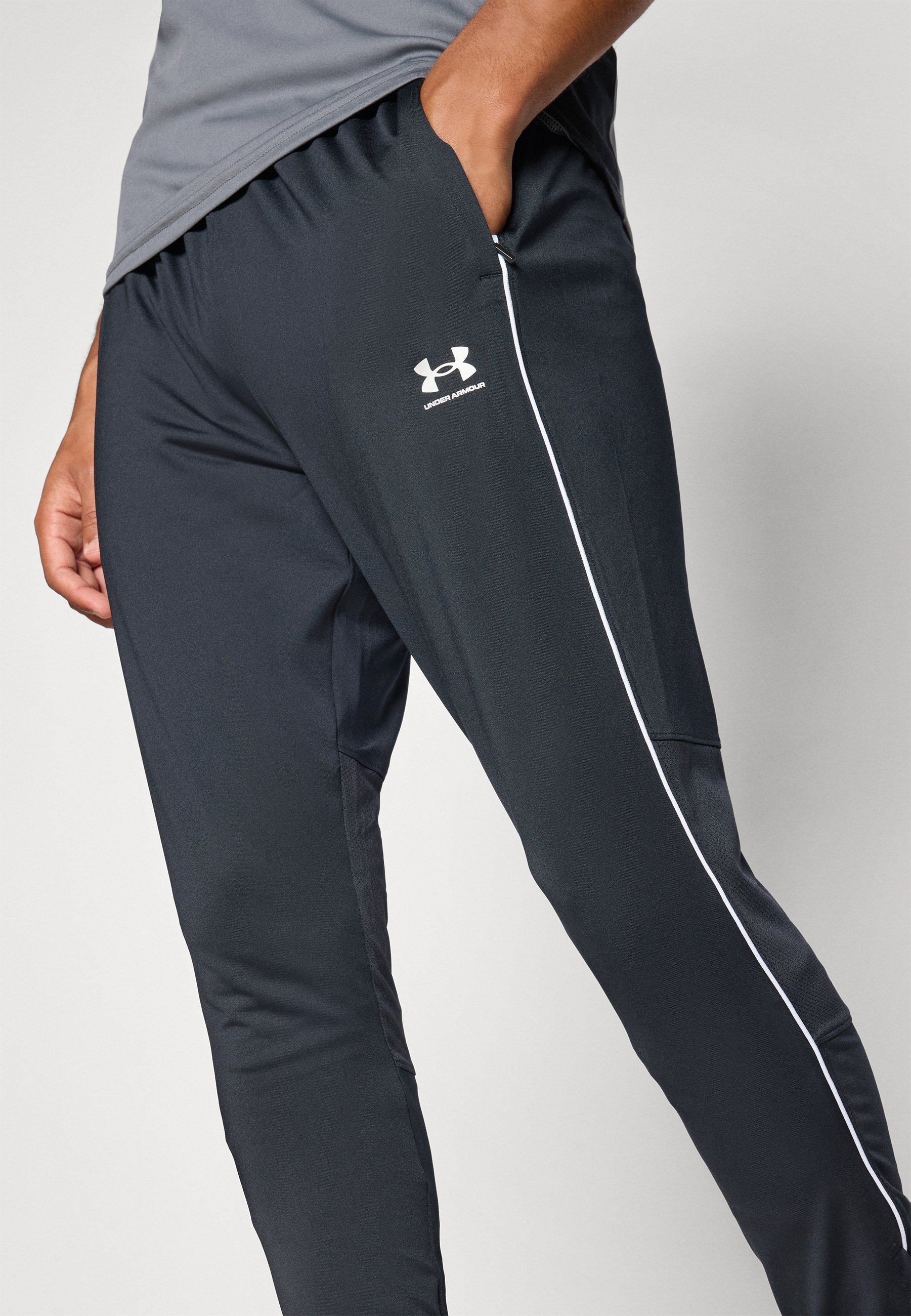 Under Armour CHALLENGER TRAINING - Trainingsbroek - zwart/wit