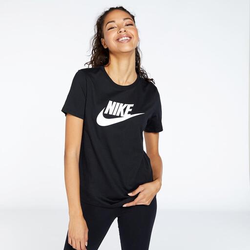  Nike Sportswear Essentials