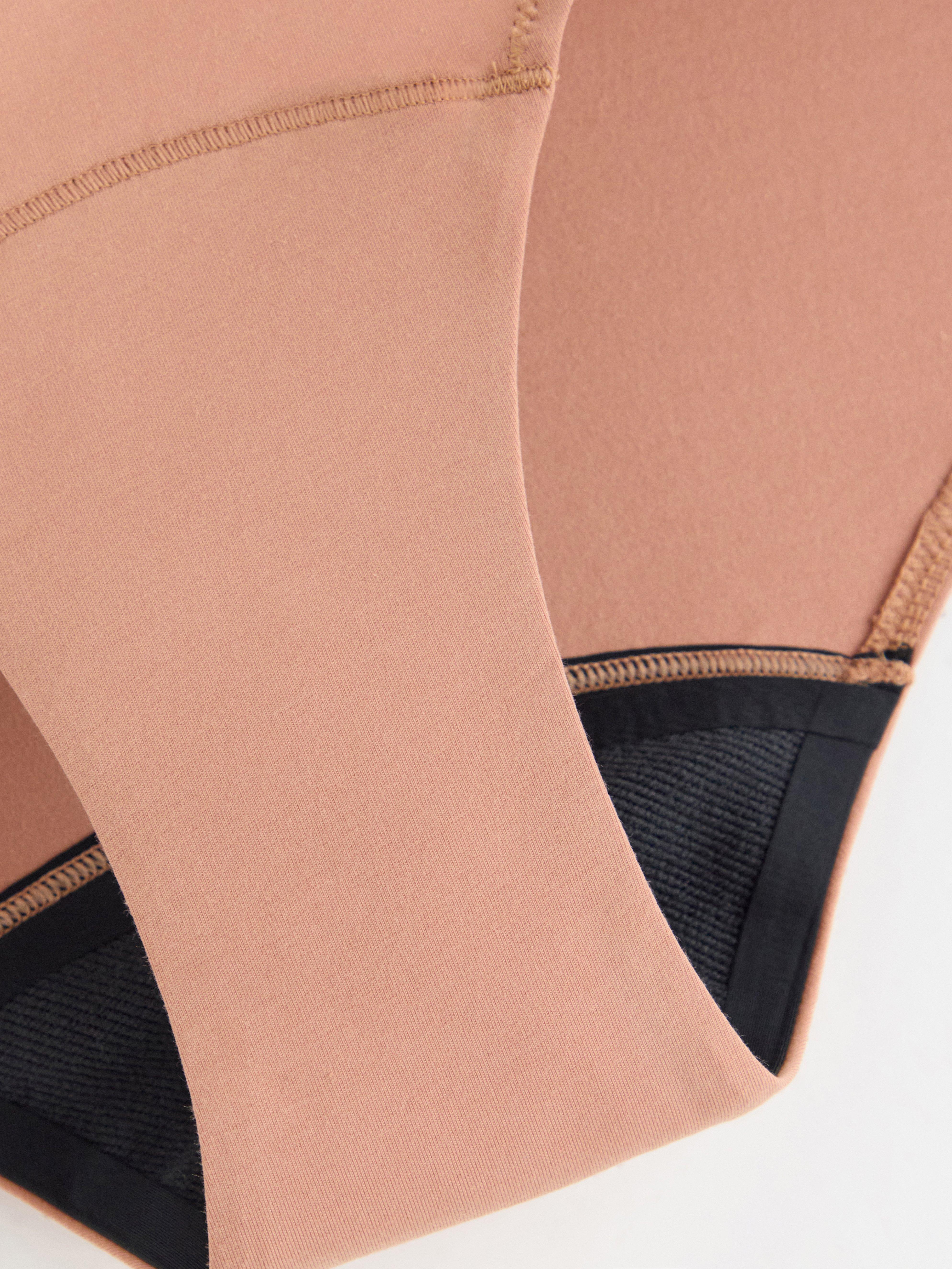 Høyabsorberende menstruser – høy midje – Female Engineering Dark Beige