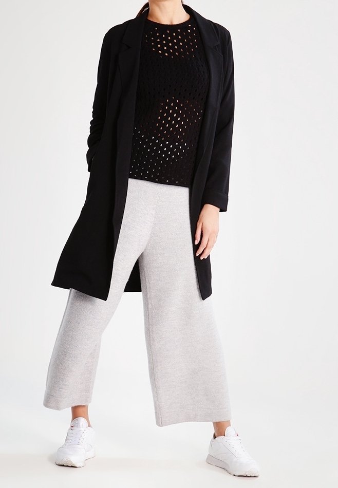 Pull KIOMI - noir