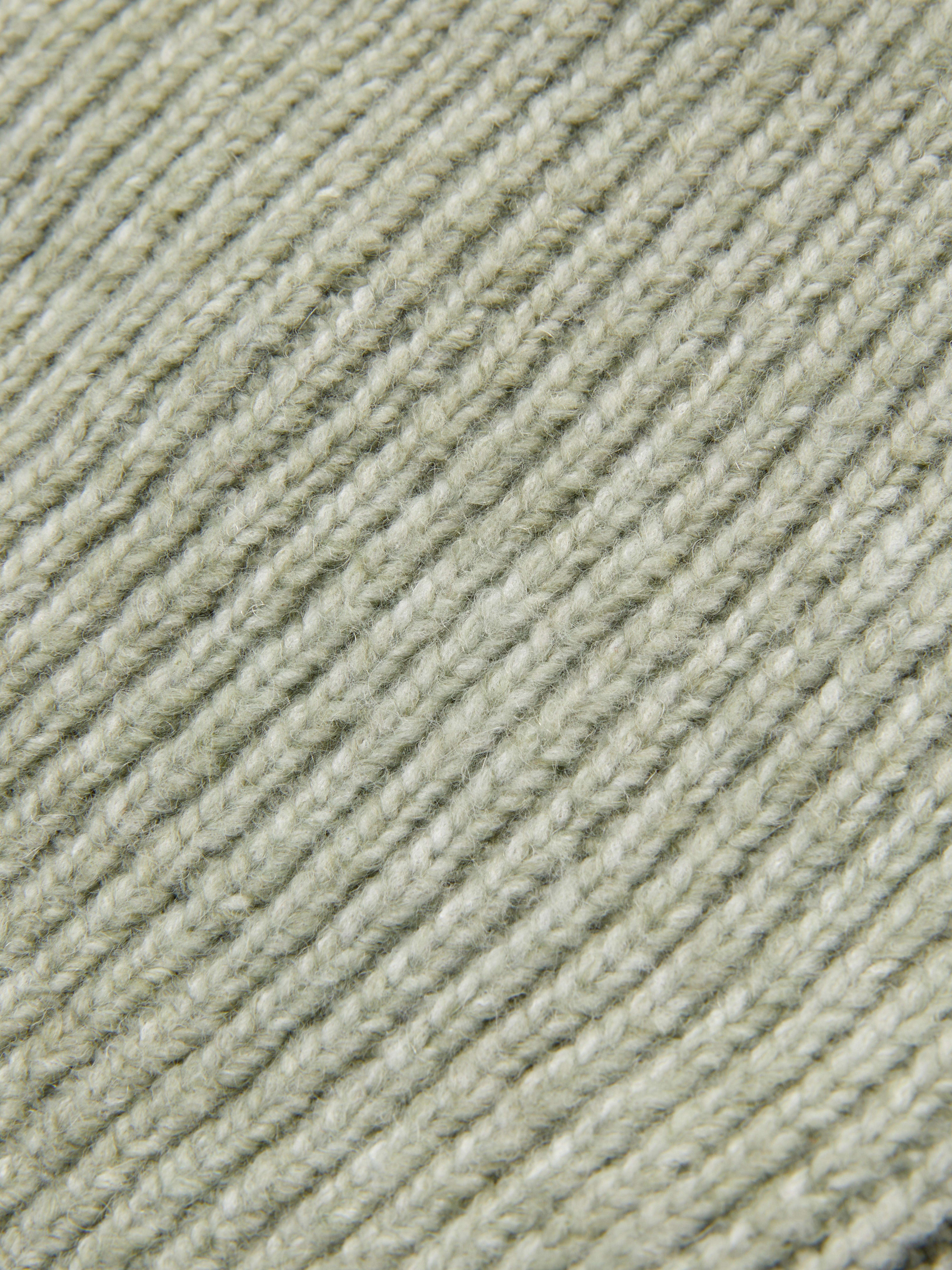 Gerippte Strickmütze Diese Mütze mit klassischem Rippenmuster ist perfekt für den Winter.