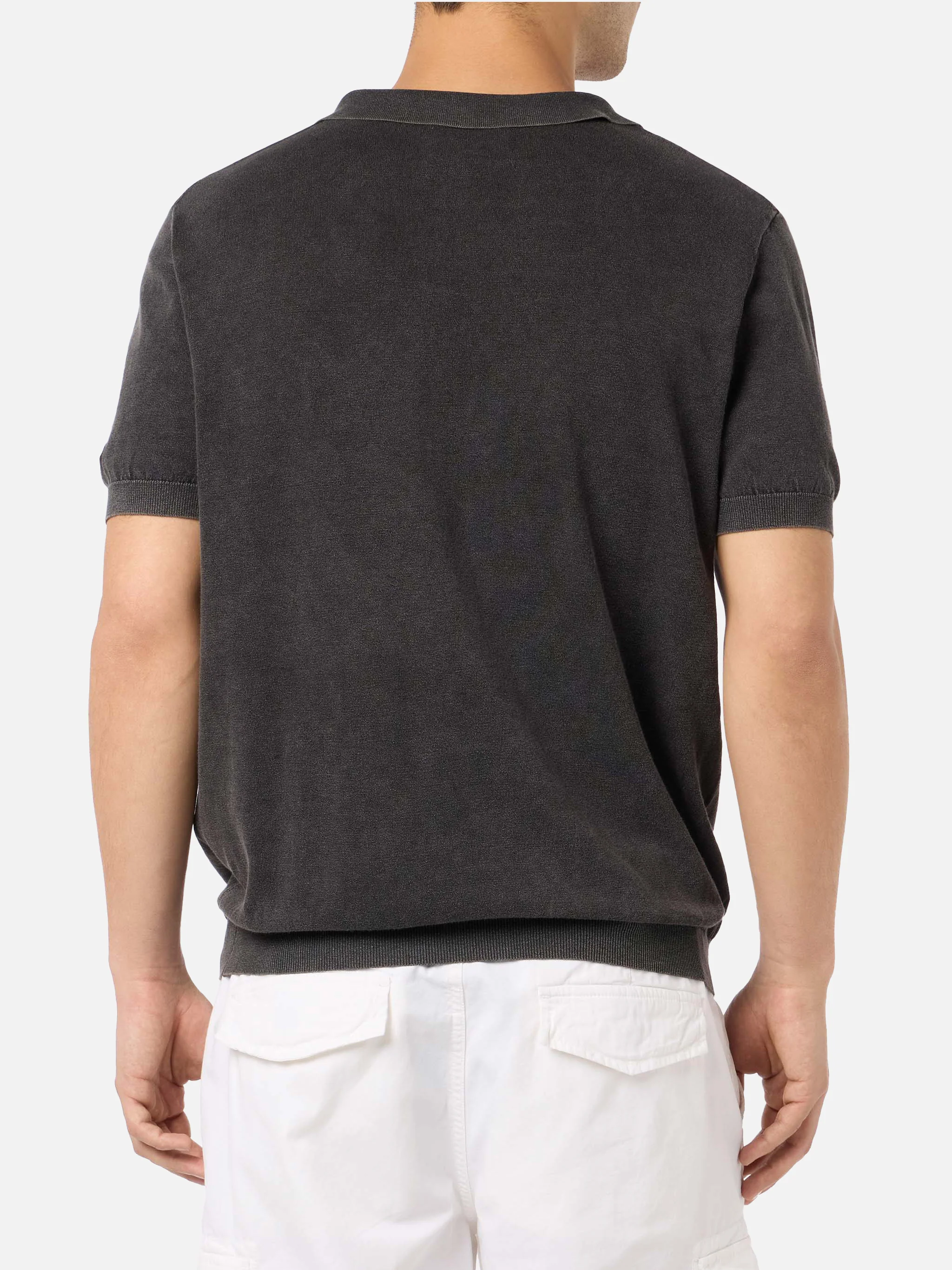 Sloan poloshirt in zwart gebreid met knoopsluiting en vintage afwerking.