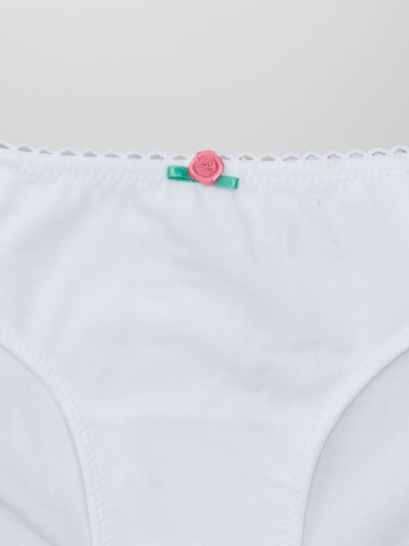Cueca com bordado inglês - branca