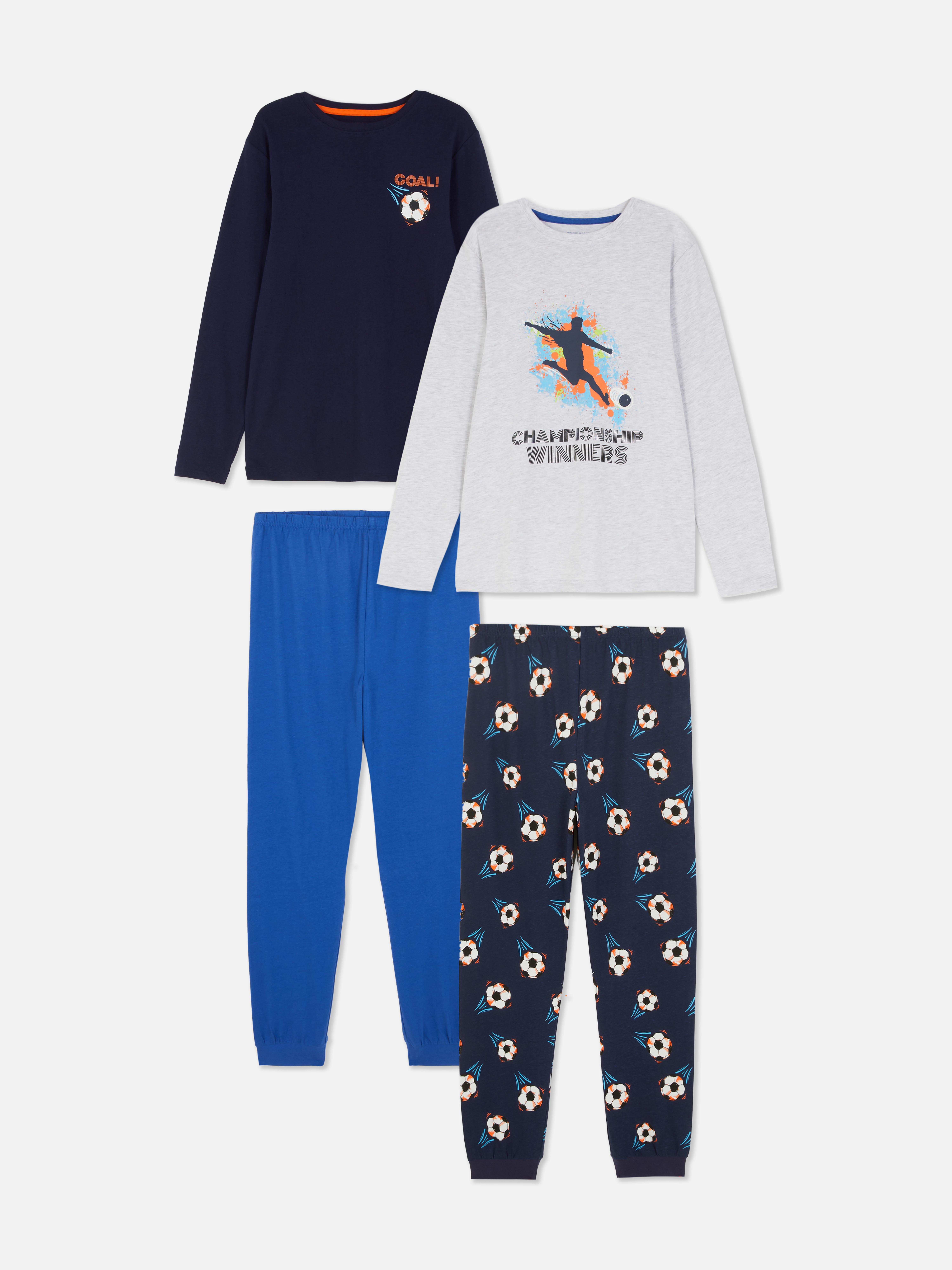Pyjamas mit Fußballmuster, 2er-Set Zwei lange Pyjamas mit Fußballmuster