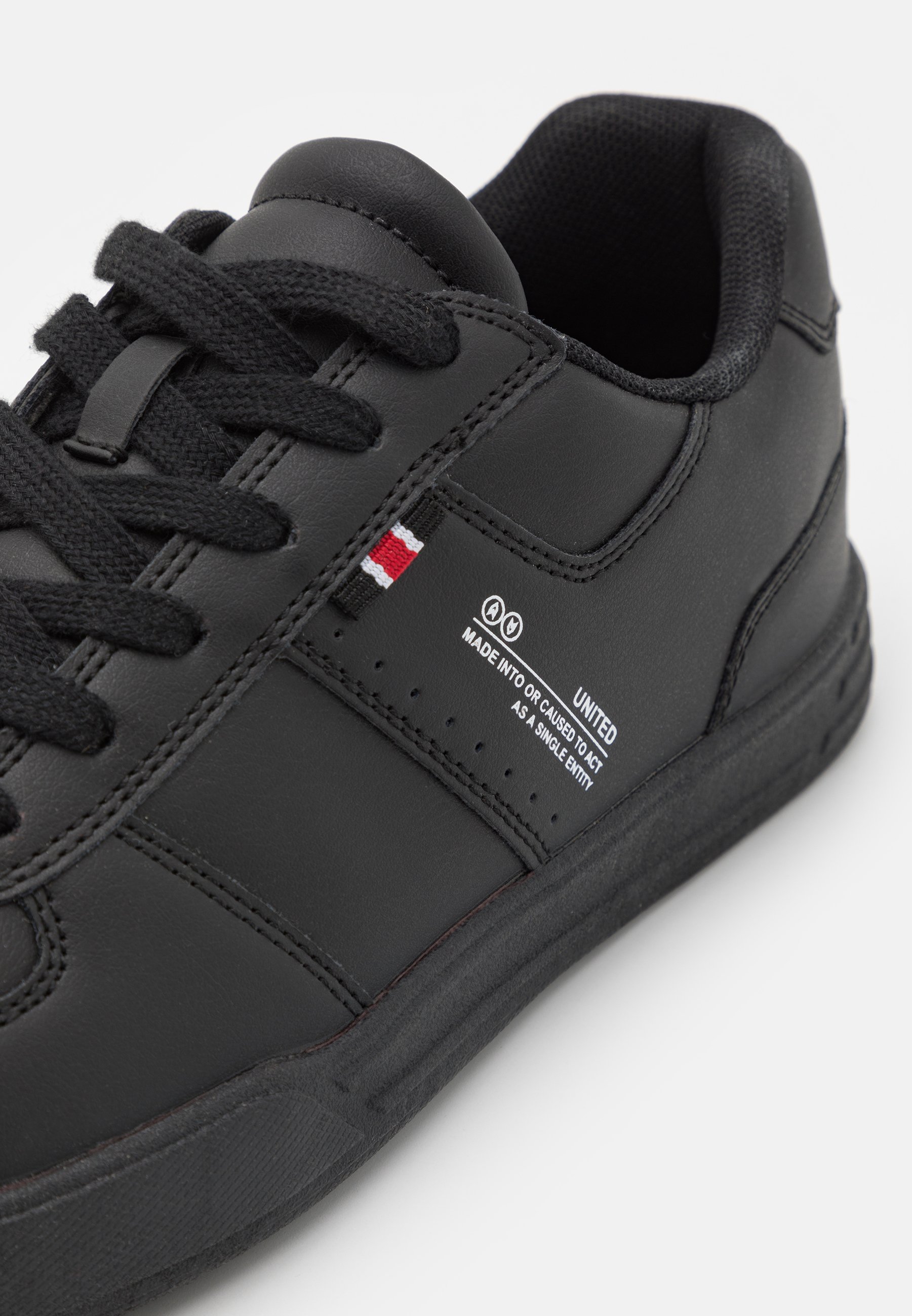 „Pier One“ UNISEX sportbačiai – juodi