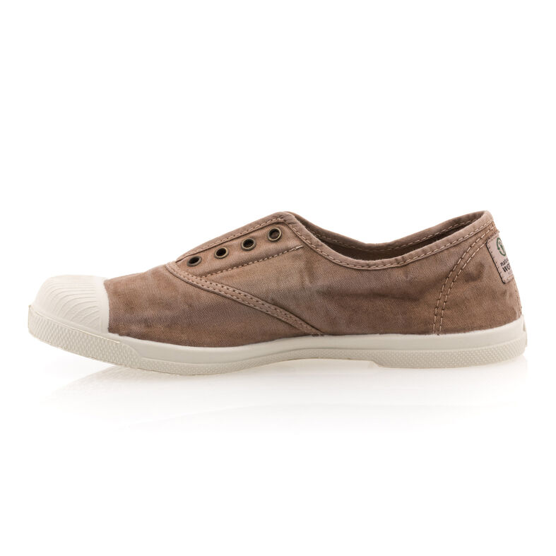 Zapatillas deportivas para mujer color beige.