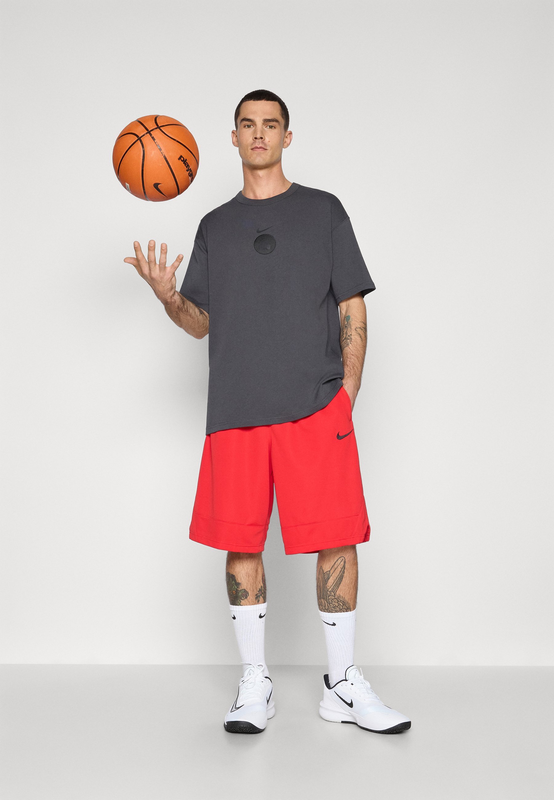 Nike Performance BOSTON CELTICS T-shirt - T-shirt met print - rookgrijs