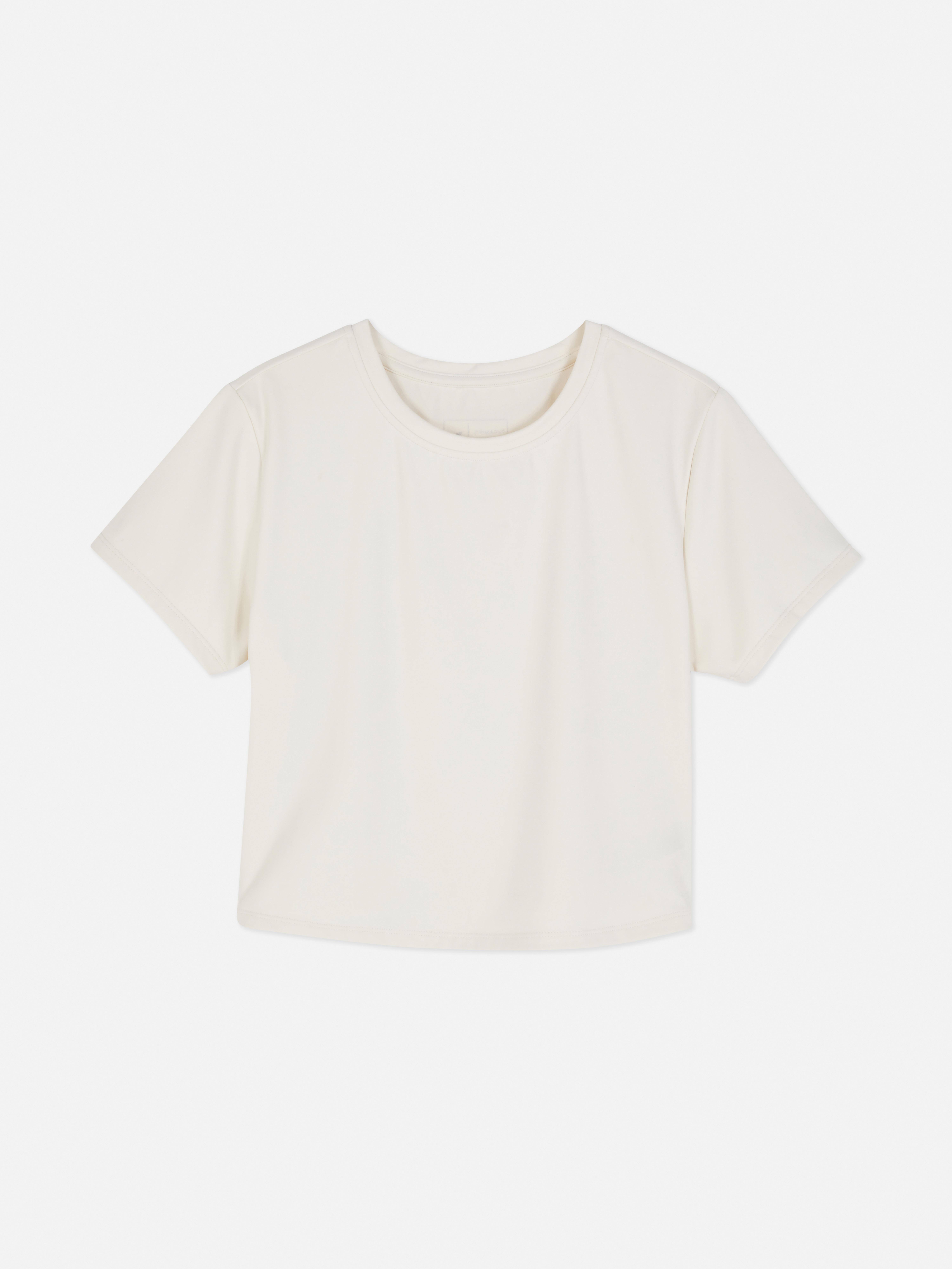 Top scurt moale, cu aspect untos Un top scurt moale, cu aspect untos, extra elastic și mâneci scurte