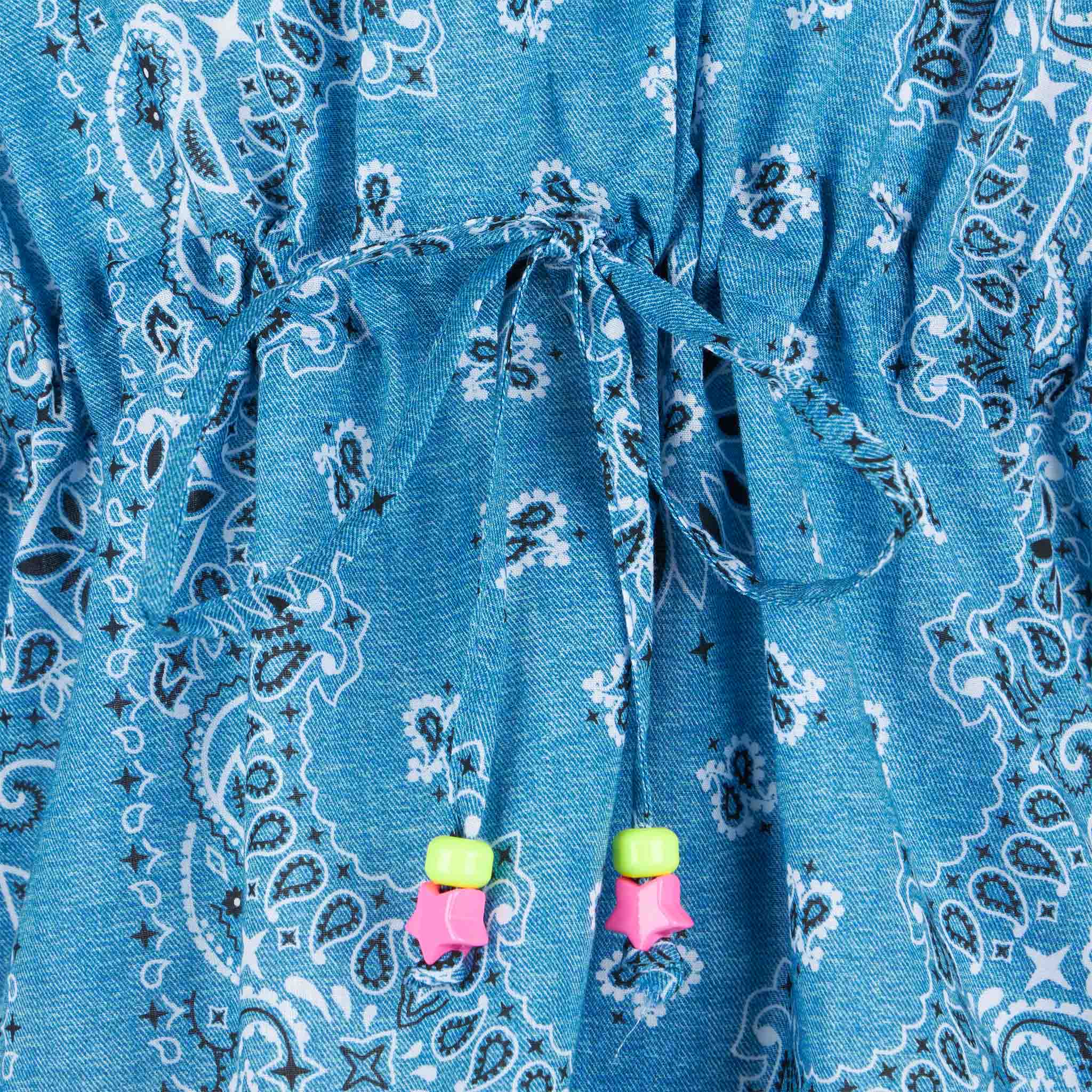 Meisjesponcho met blauwe bandana-print