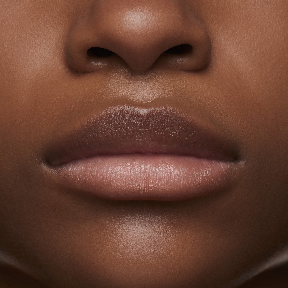 MAC lūpu balzams NOCTURNA Squirt Plumping Stick lūpu spīdums - 2,3 g