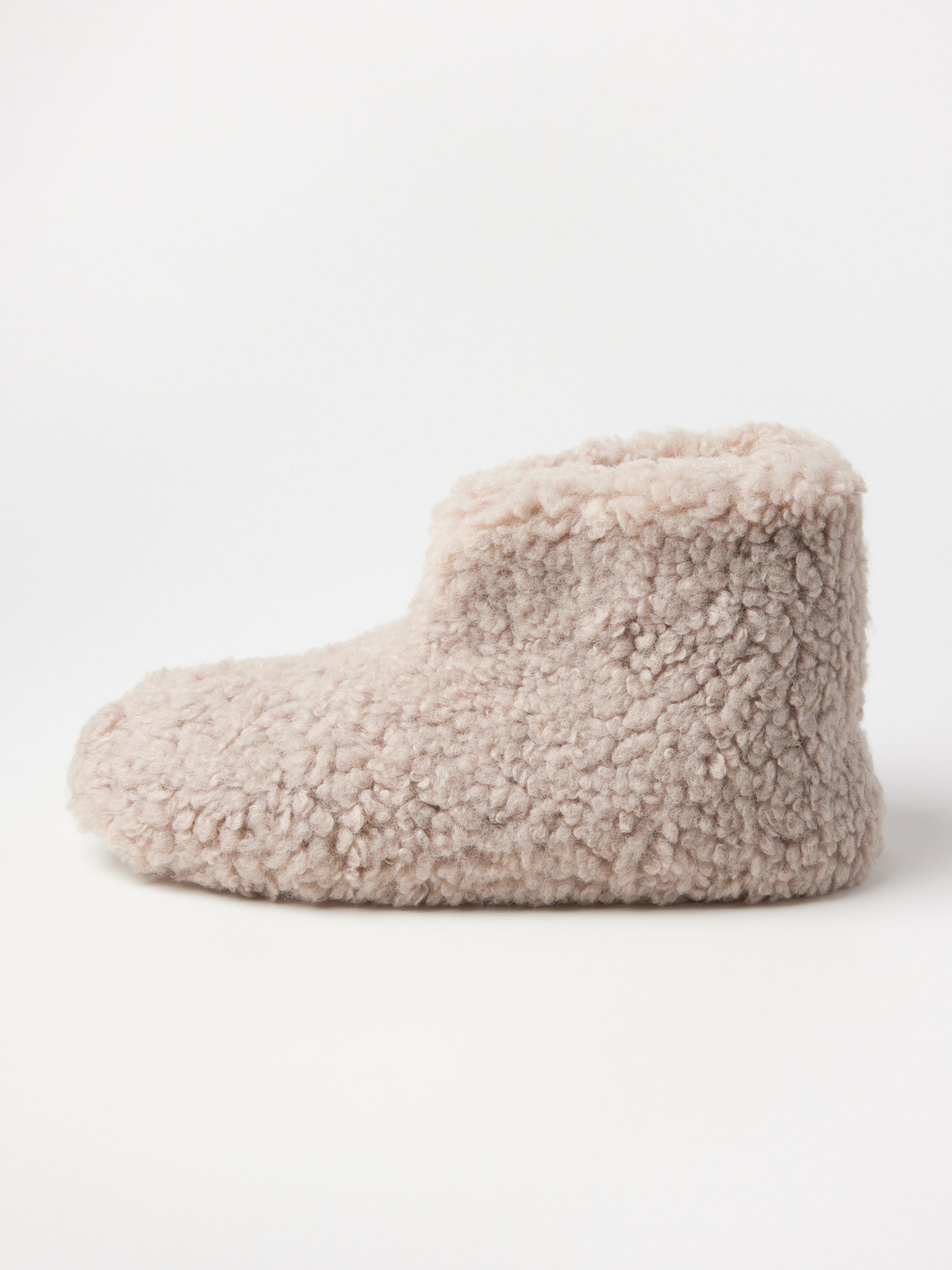 Pantoufles en peluche beige poudré
