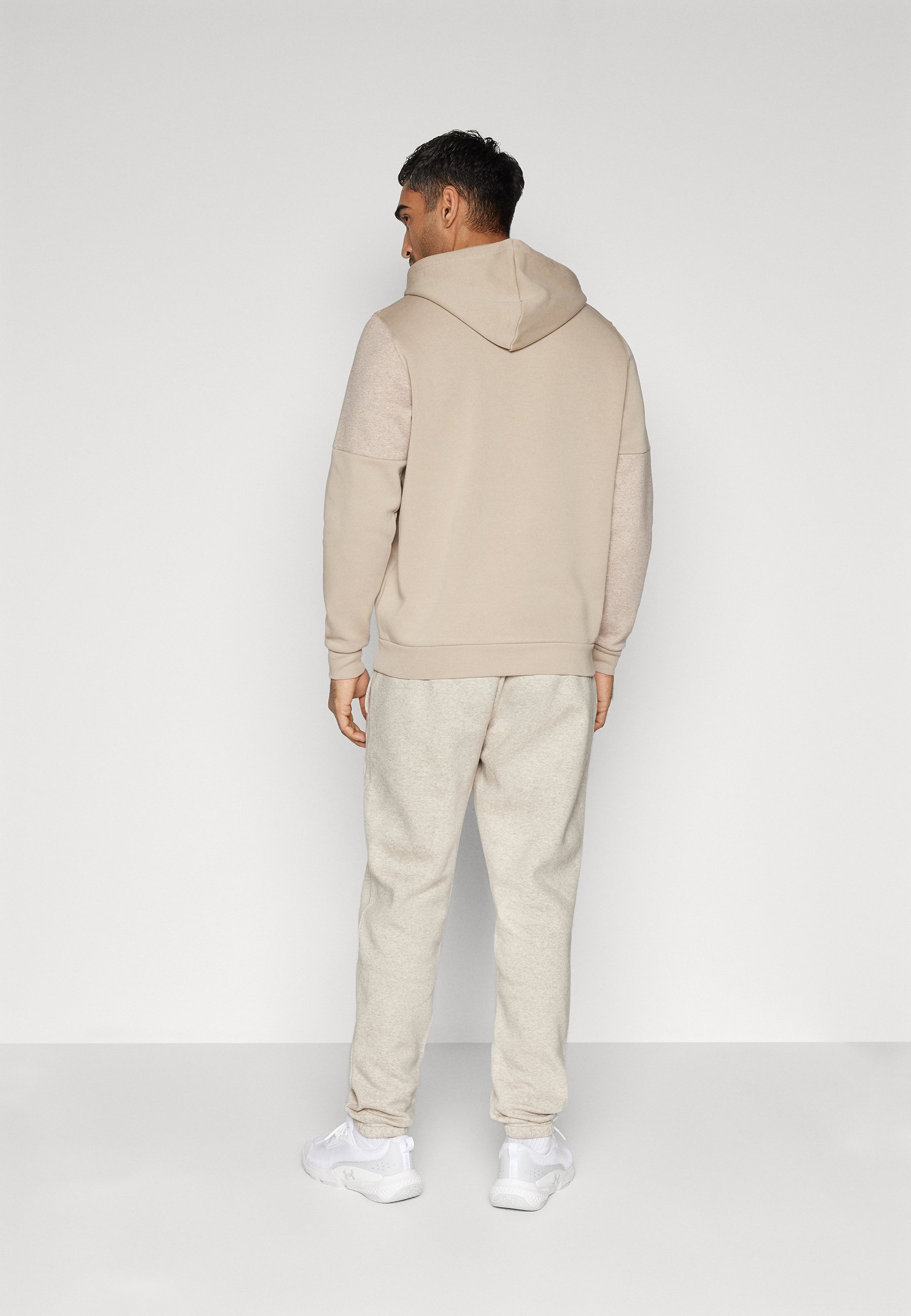 Under Armour ICON FLEECE - Trainingsbroek - Timberwolf Taupe Light/Timberwolf Taupe