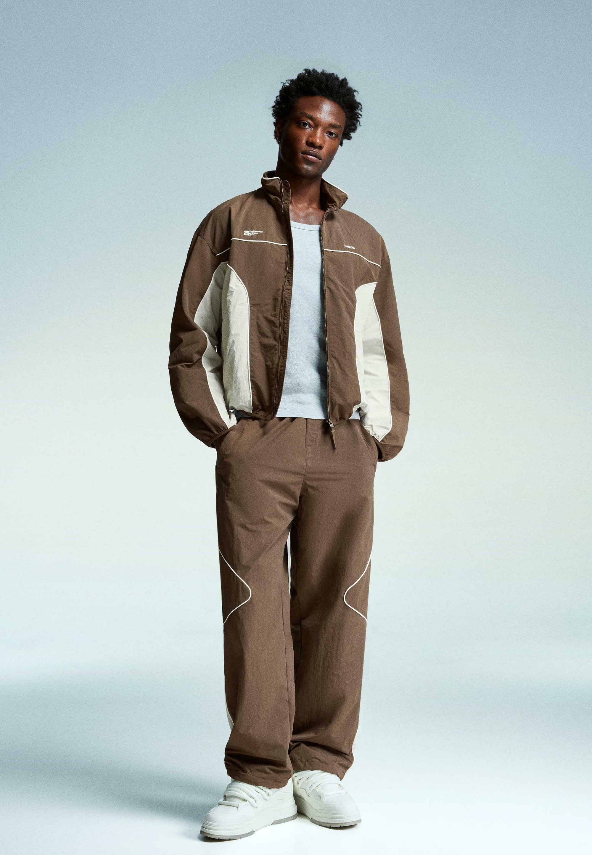 Bershka TECHNICAL - Giacca da allenamento - marrone scuro