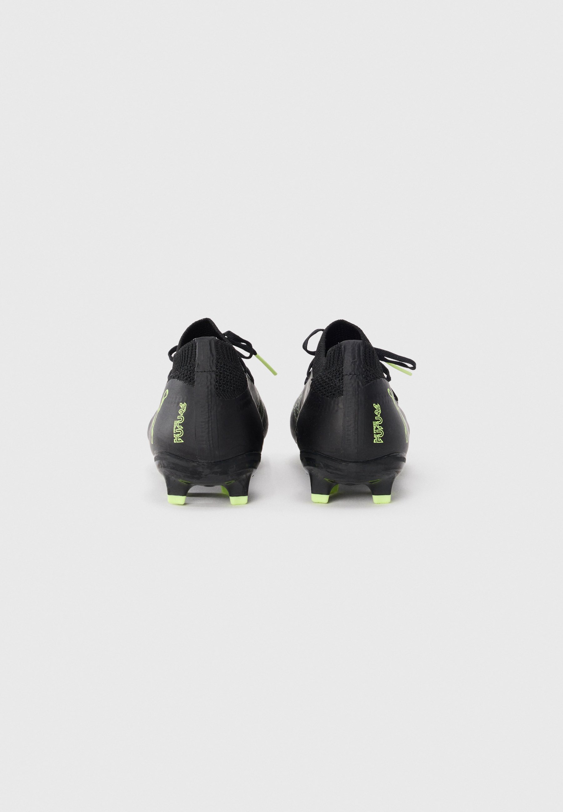 Puma FUTURE 8 PRO UNISEX - Ghete de fotbal pentru teren accidentat - negru/fizzy deschis/verde teren