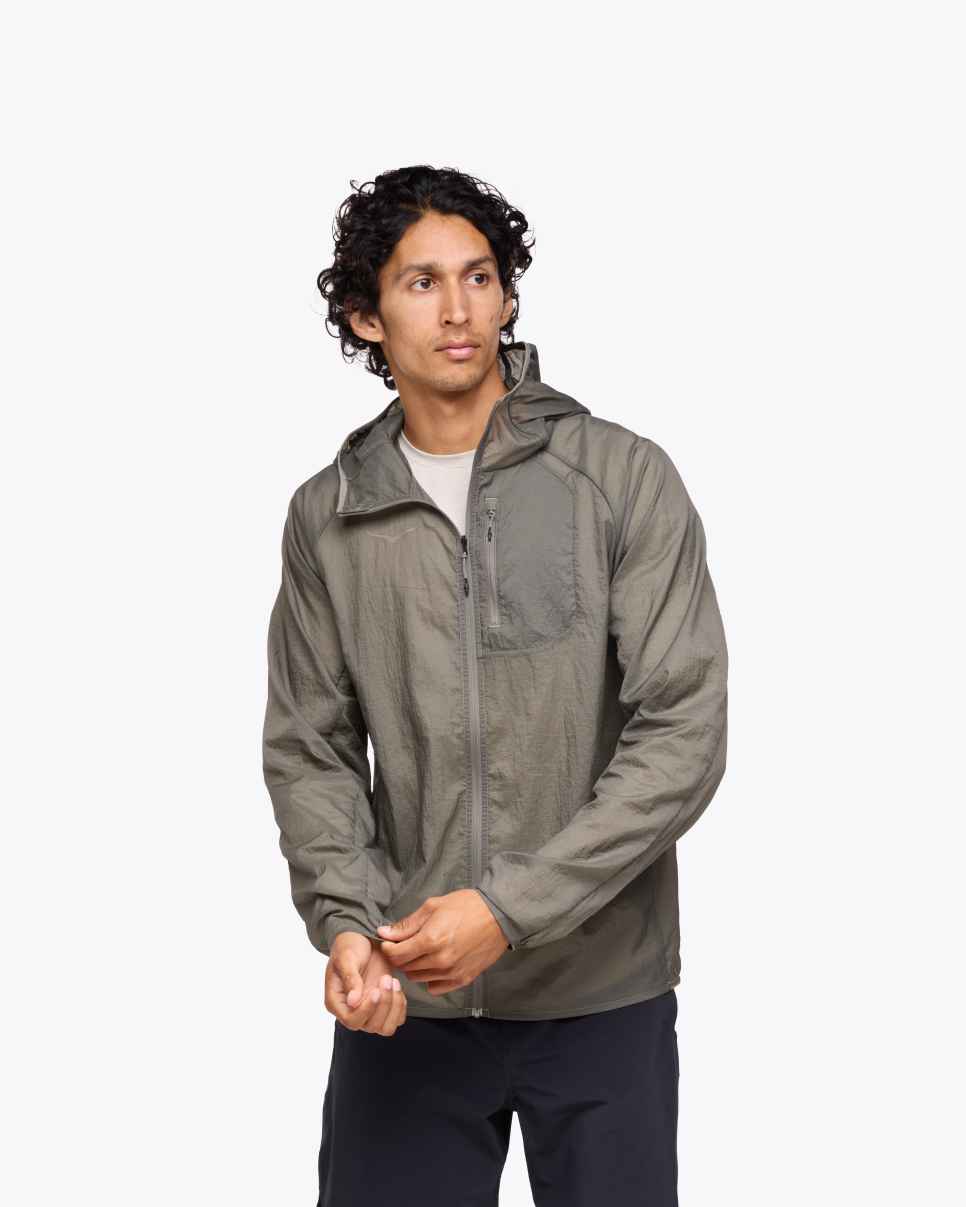 HOKA Chaqueta Skyflow color verde oliva