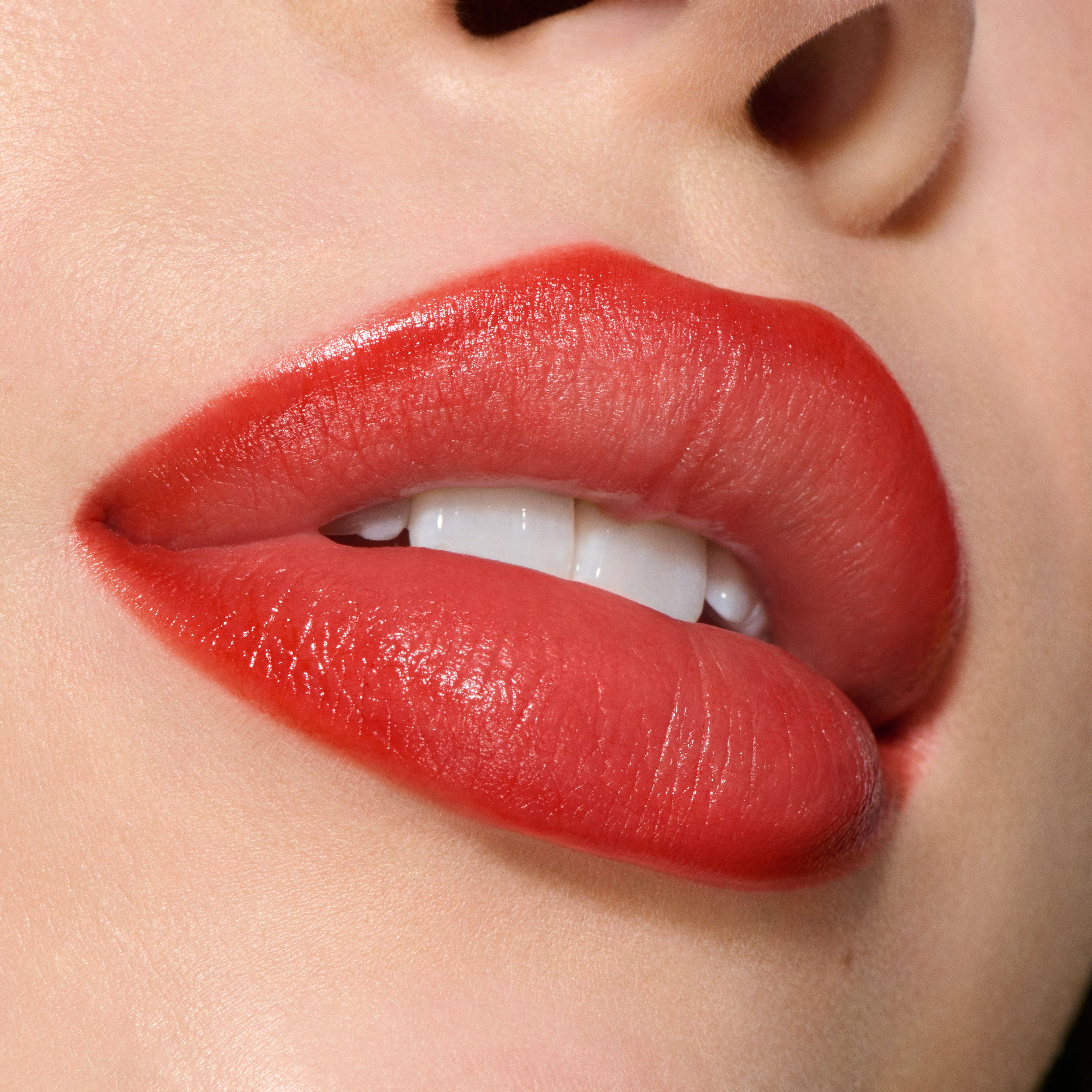Lesklá kontúrovacia linka Lipglazer Luxusné kontúrovacie linky na pery
