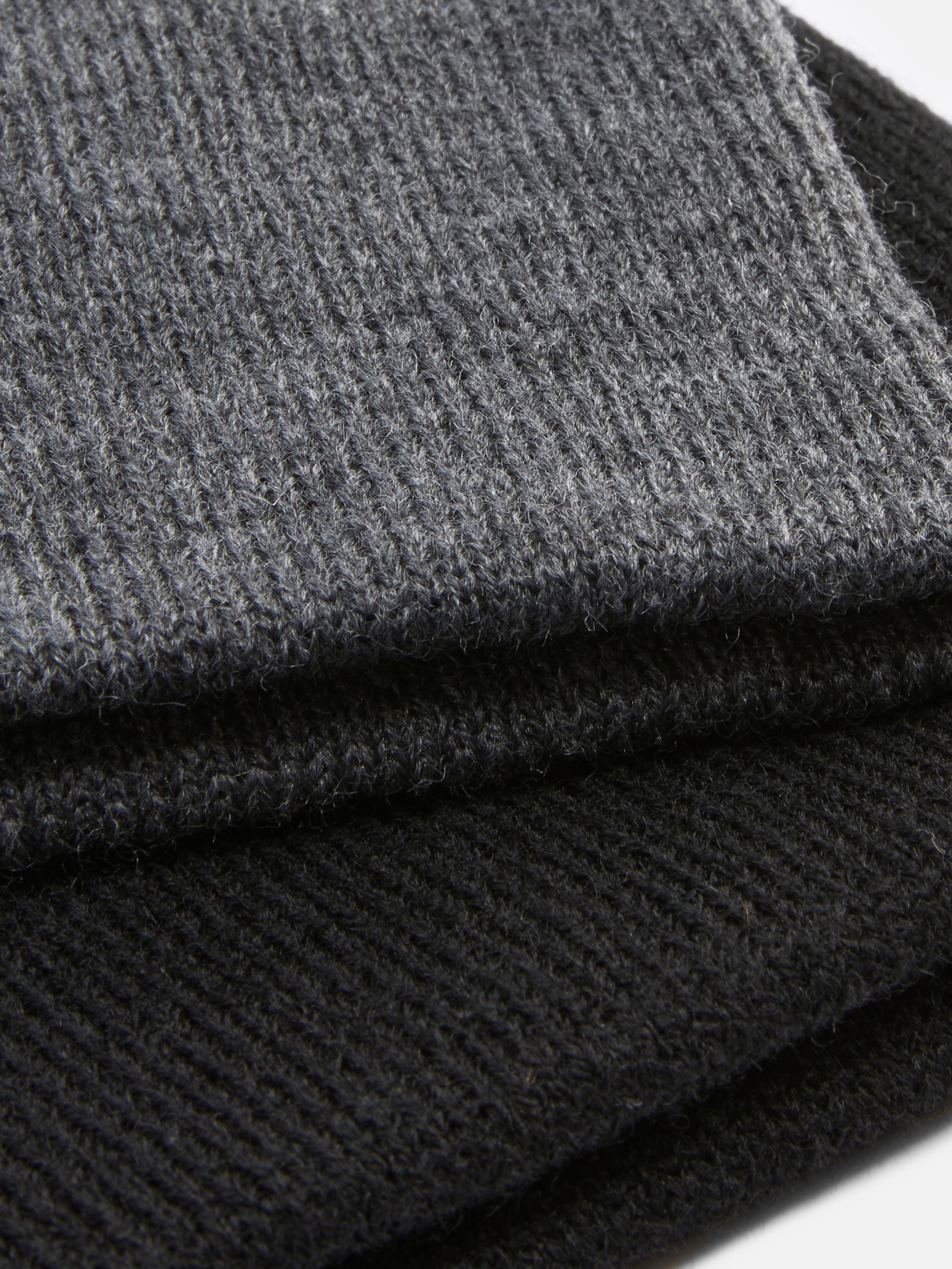 Feingestrickte Mützen, 2er-Set. Diese Mützen sind eine praktische und stylische Wahl für Ihre Winter-Looks.