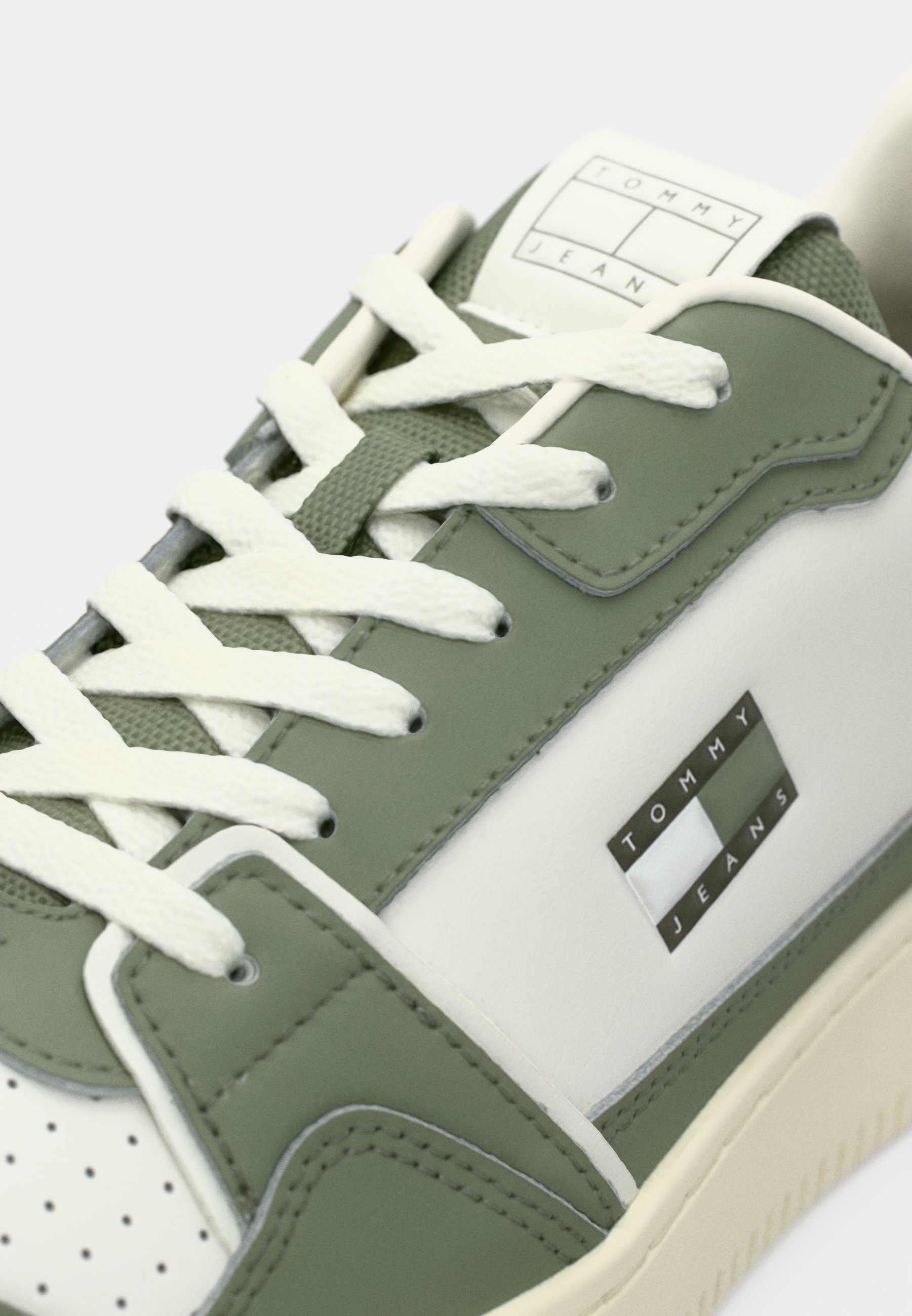 Tommy Jeans RETRO BASKET - Sneakers - ecru/aruba groen