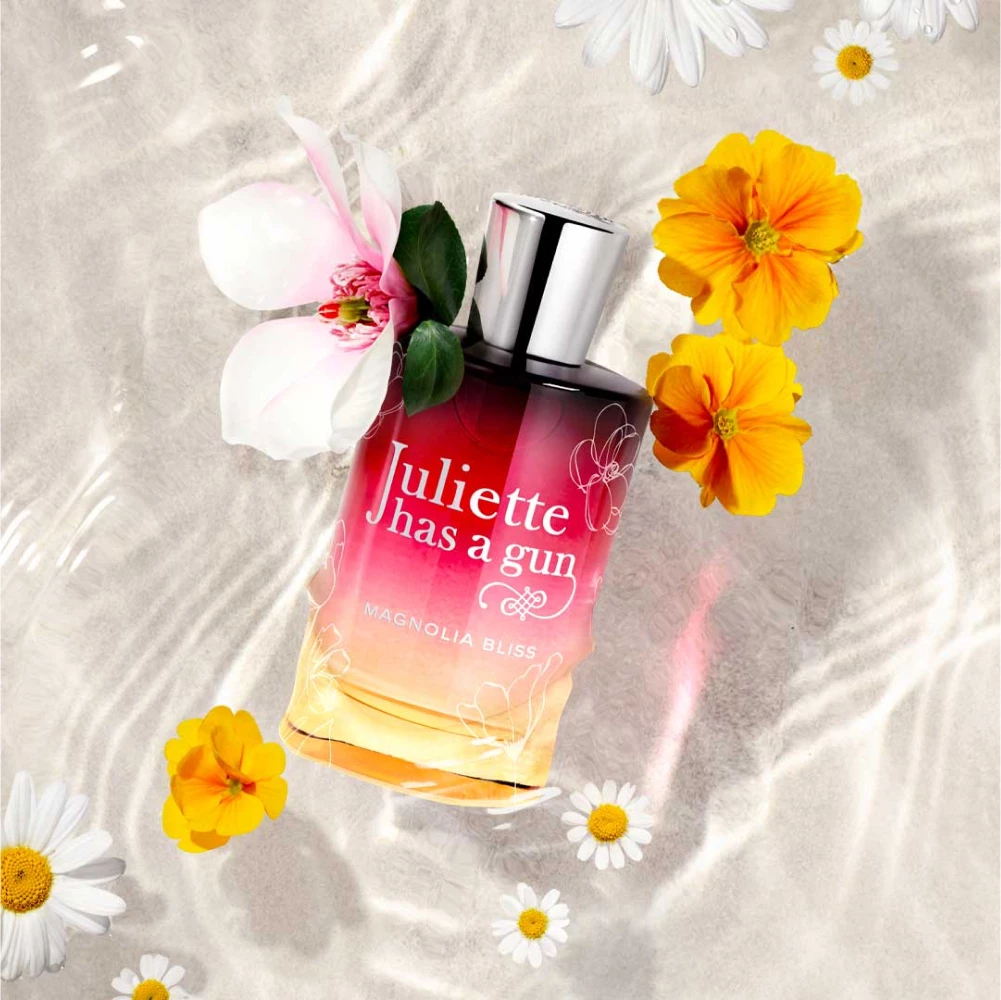 Magnolia Bliss EdP 100 ml - Juliette ima pištolj