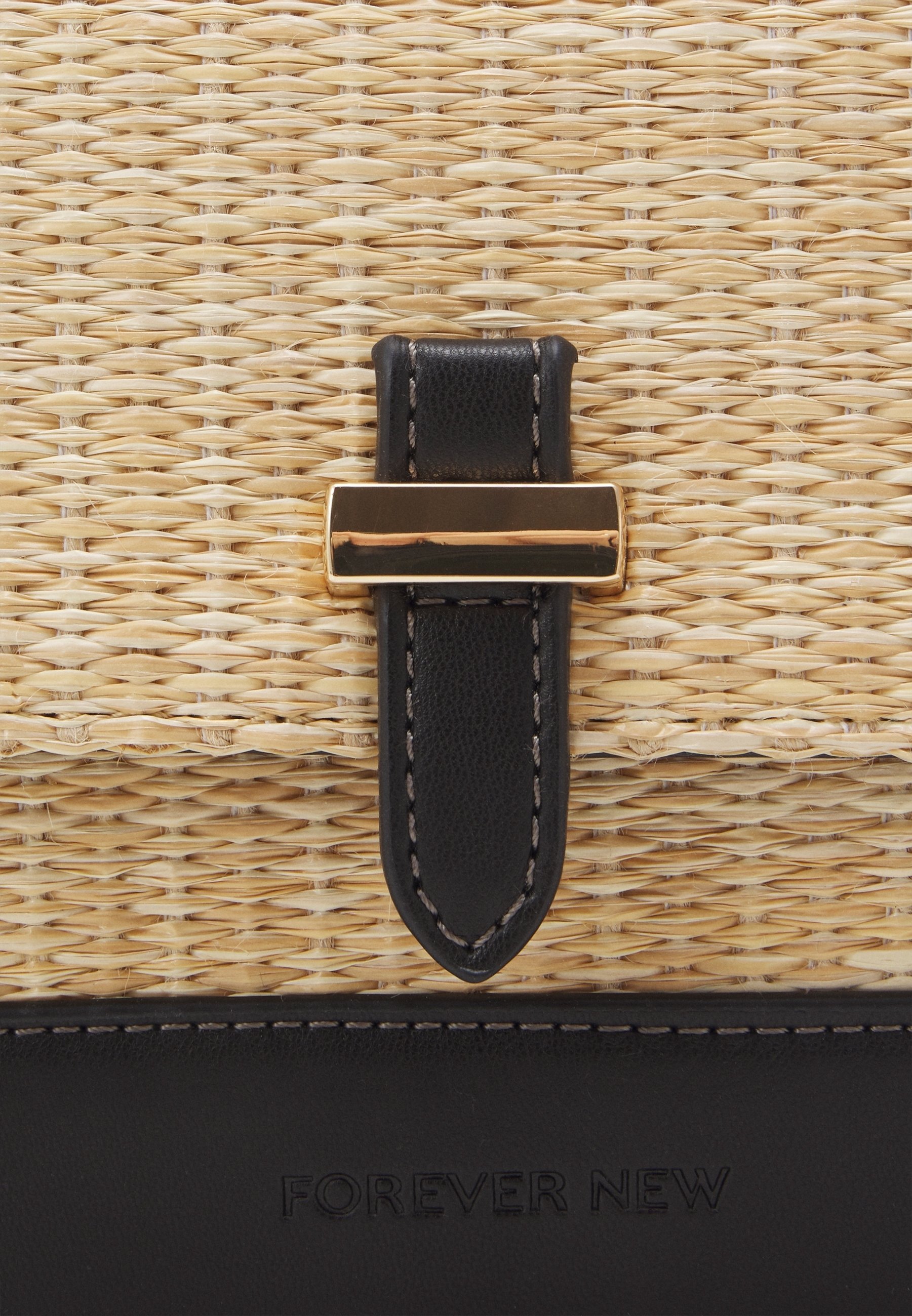 Kabelka cez telo Forever New - čierna