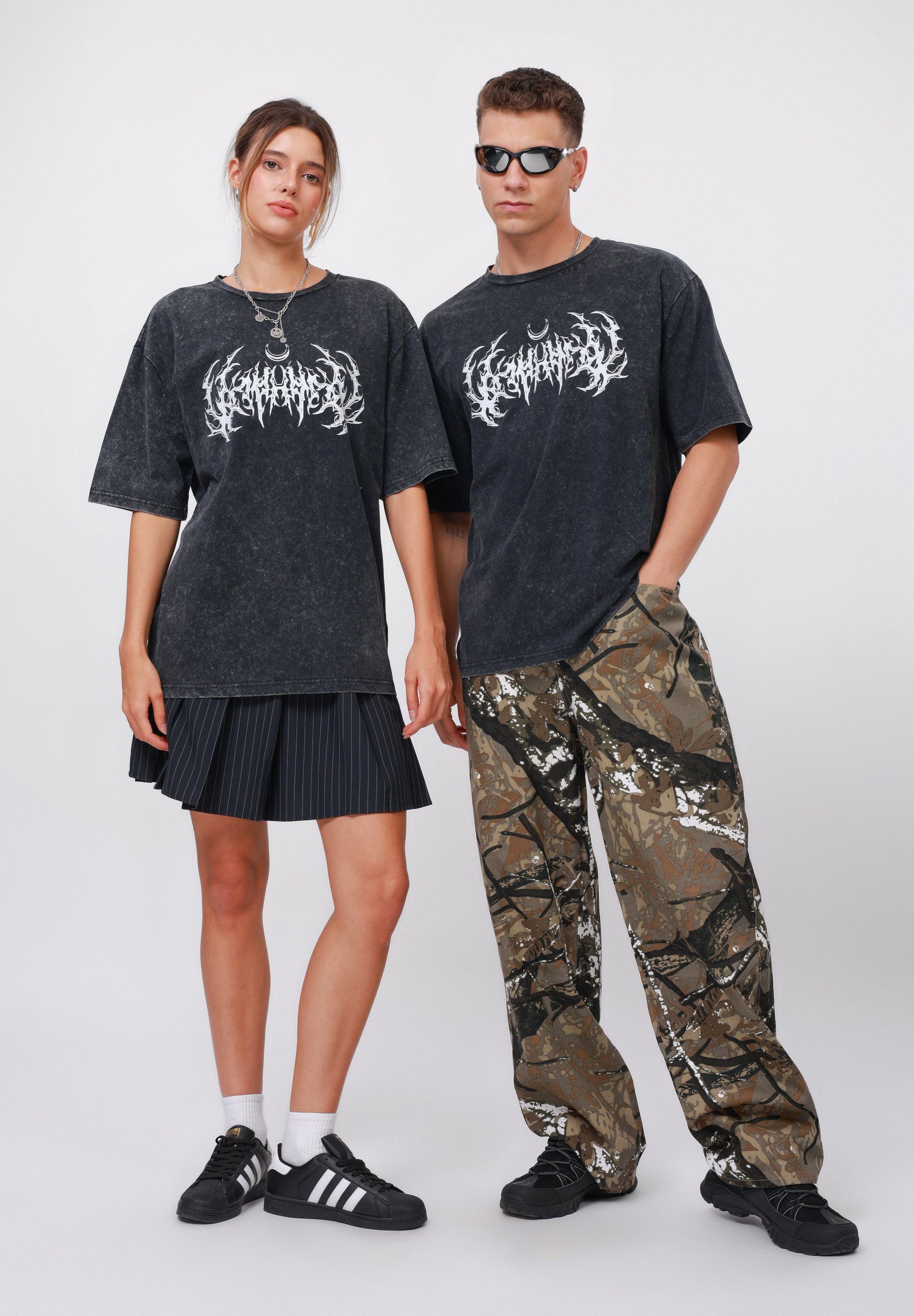 YOURTURN UNISEXE - T-shirt imprimé - noir délavé à l'acide