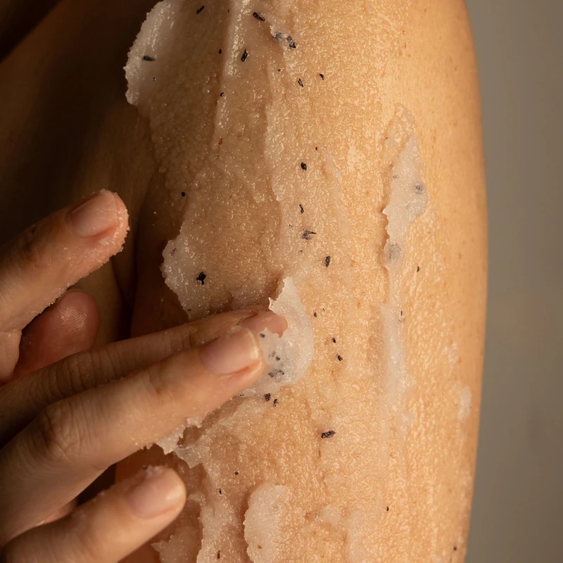 Elemis Body Exotics Frangipani Monoi Salt Glow mineralni piling za telo