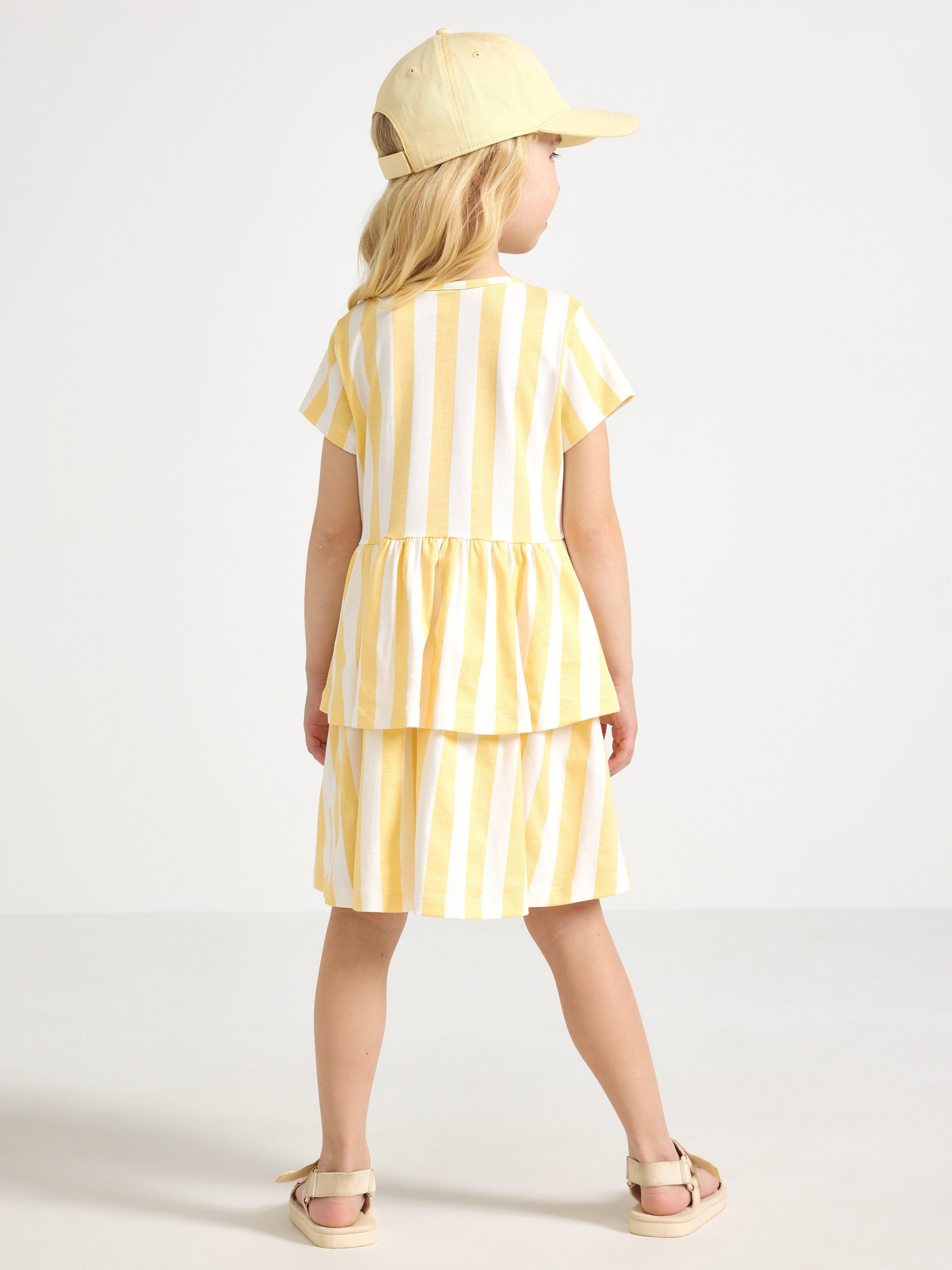 Vestido de manga corta amarillo claro