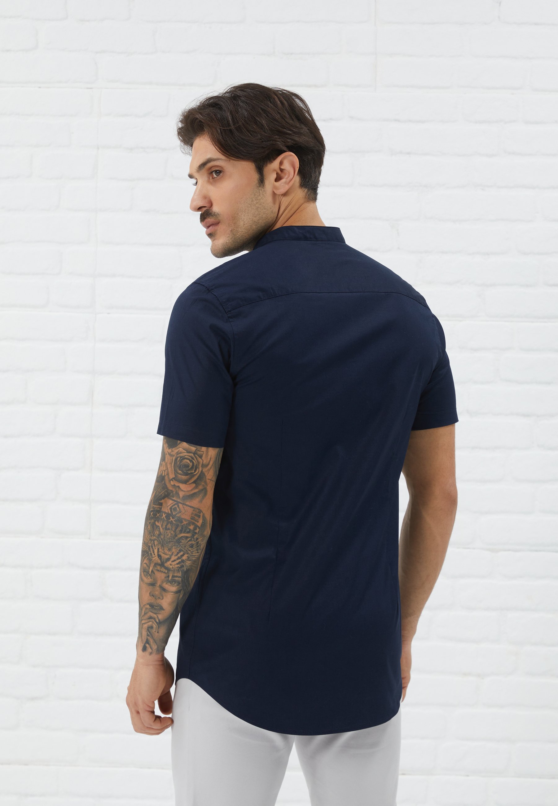 MUSCLE FIT - Košile - black