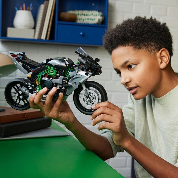 LEGO Technic 42170 Kawasaki Ninja H2R<br>