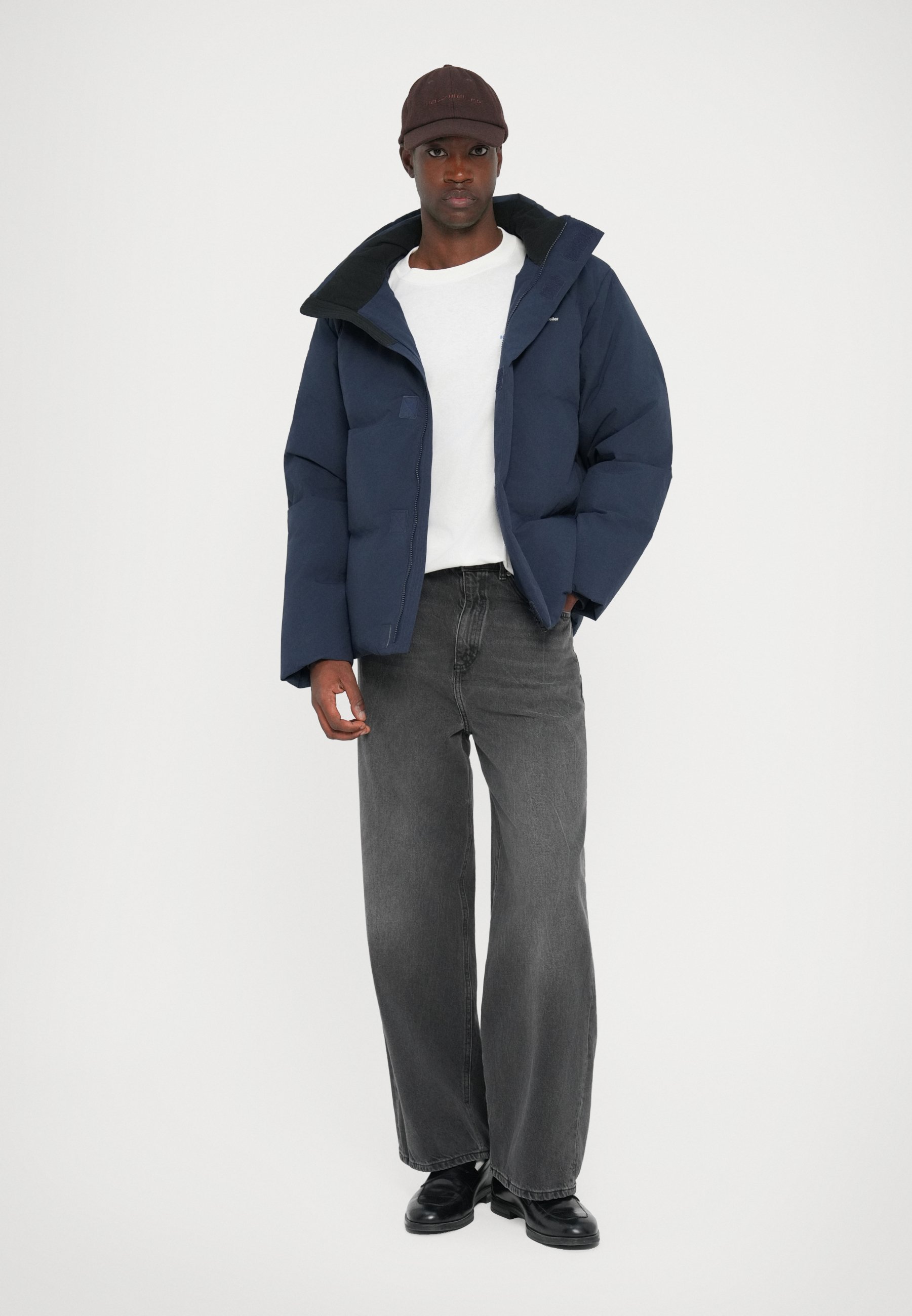 Holzweiler DOVRE JACKET - Jaqueta de penas - azul marinho