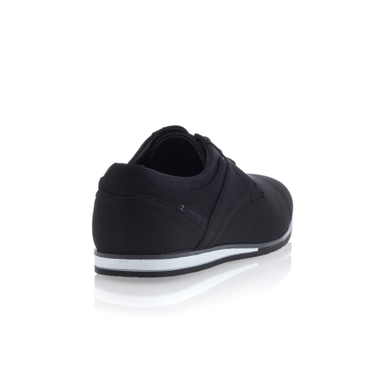 Zapatos negros con cordones para niño