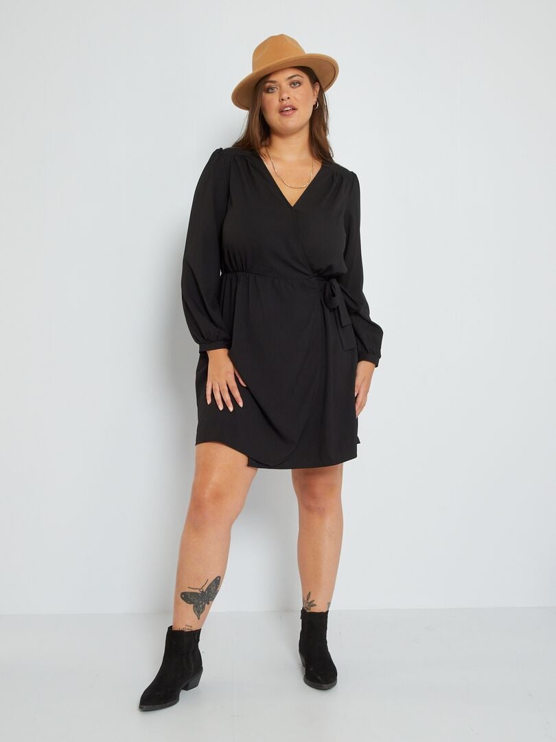 Vestido curto e macio com decote em V - Preto