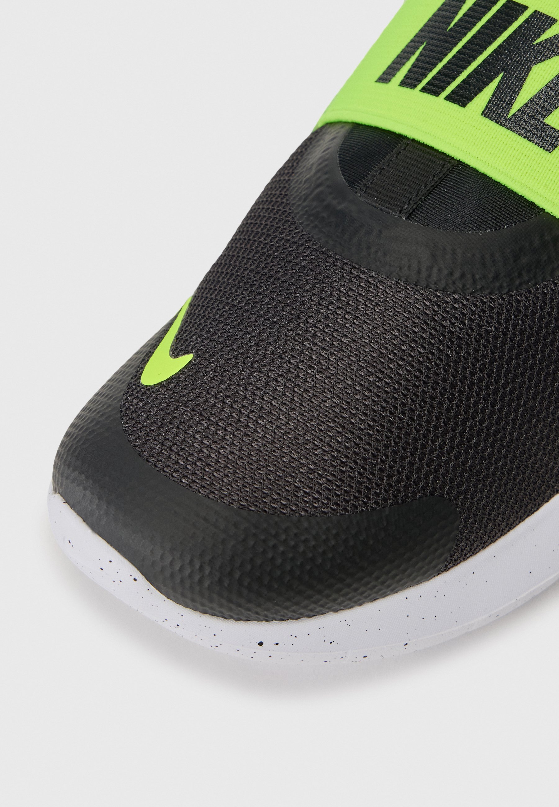 Nike Performance FLEX RUNNER 4 UNISEX - Straßenlaufschuhe - schwarz/weiß