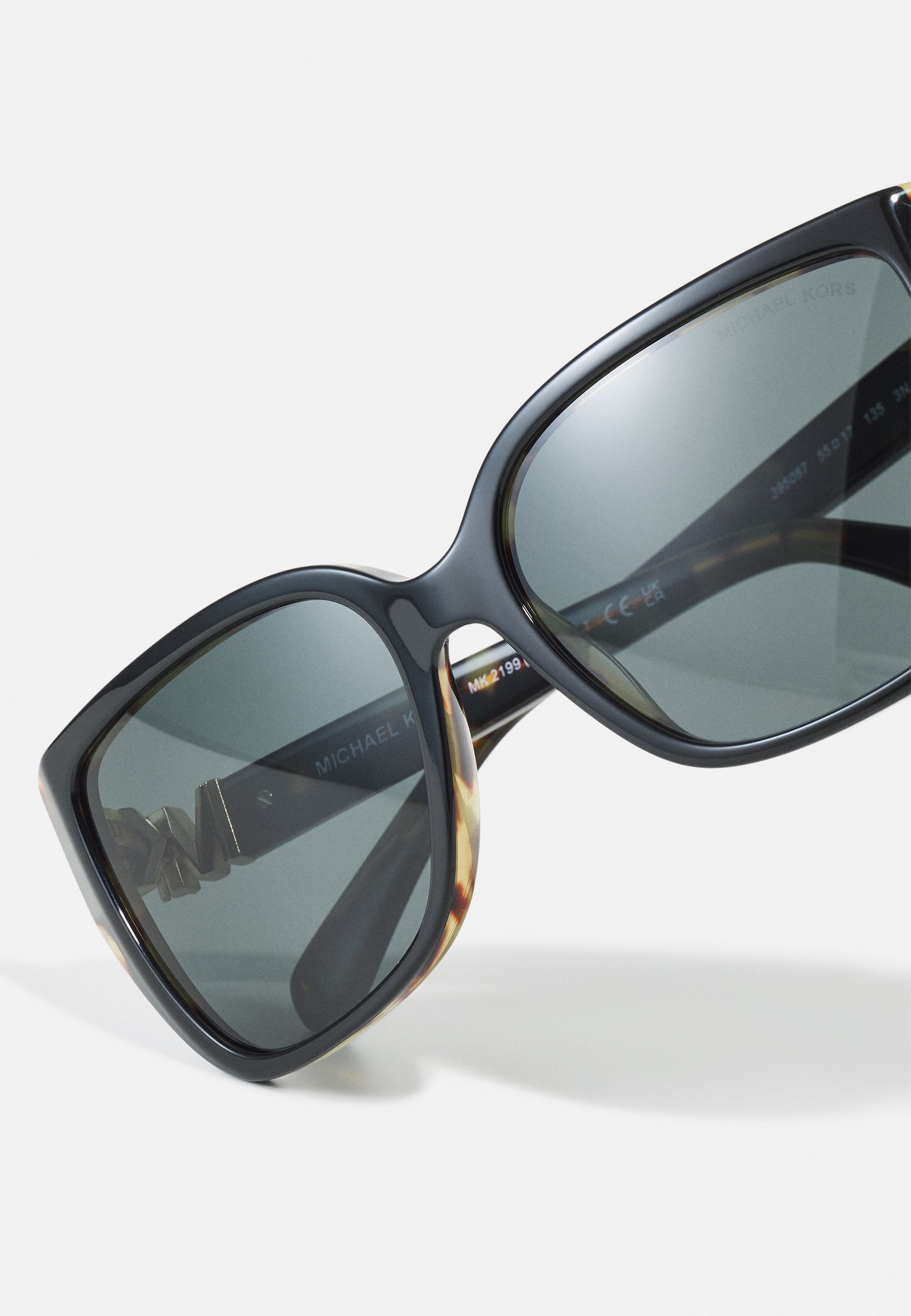 Lunettes de soleil Michael Kors ACADIA - écaille noire/ambre